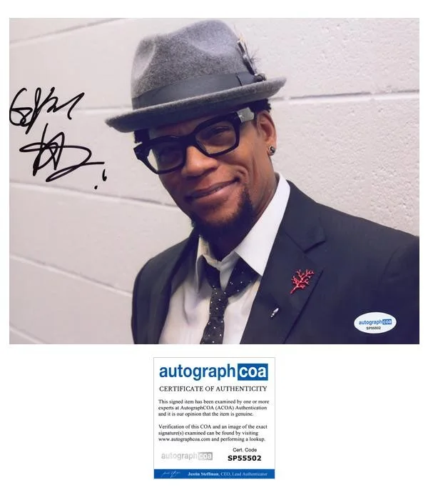 D.L. Hughley — D.L. Hughley "Contrarian" Comedian AUTOGRAPH Signed Comedy 8x10 Photo B ACOA