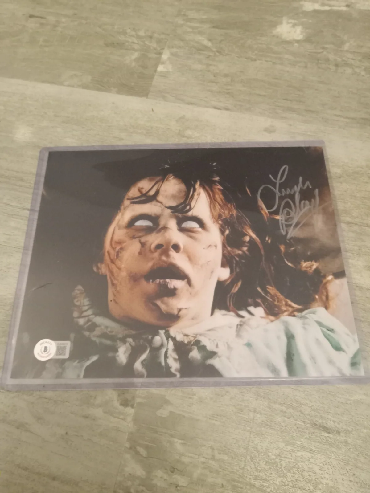 LINDA BLAIR — LINDA BLAIR AUTOGRAPH SIGNED 8X10 THE EXORCIST BAM BOX SP PHOTOGRAPH BECKETT