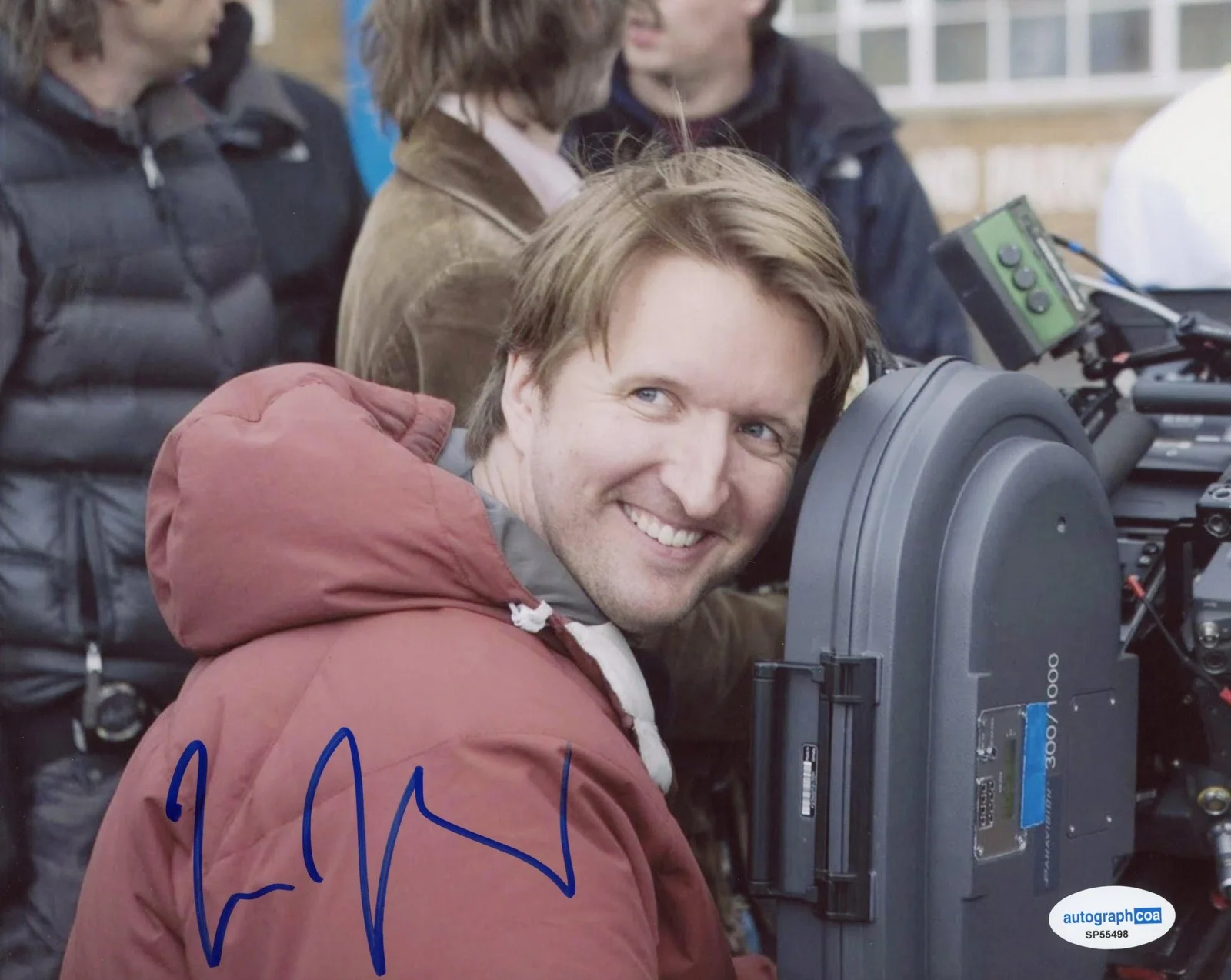 Tom Hooper — Tom Hooper "Les Miserables" Director AUTOGRAPH Signed 8x10 Photo ACOA, image 2
