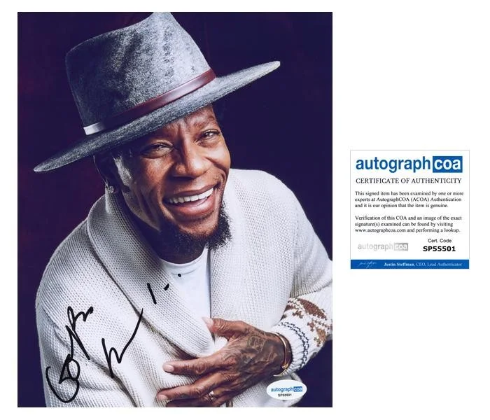 D.L. Hughley — D.L. Hughley "Contrarian" Comedian AUTOGRAPH Signed Autographed 8x10 Photo ACOA