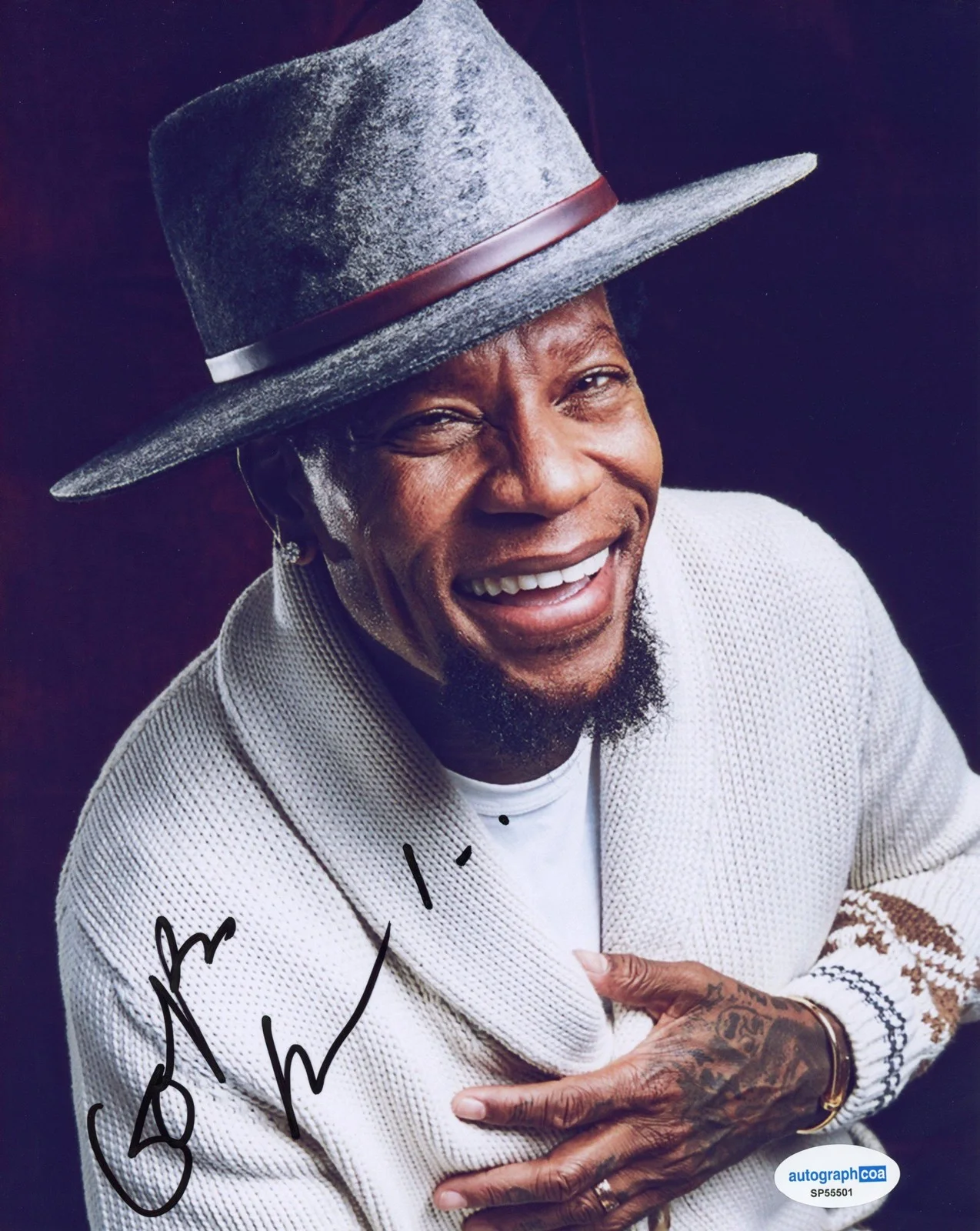 D.L. Hughley — D.L. Hughley "Contrarian" Comedian AUTOGRAPH Signed Autographed 8x10 Photo ACOA, изображение 2