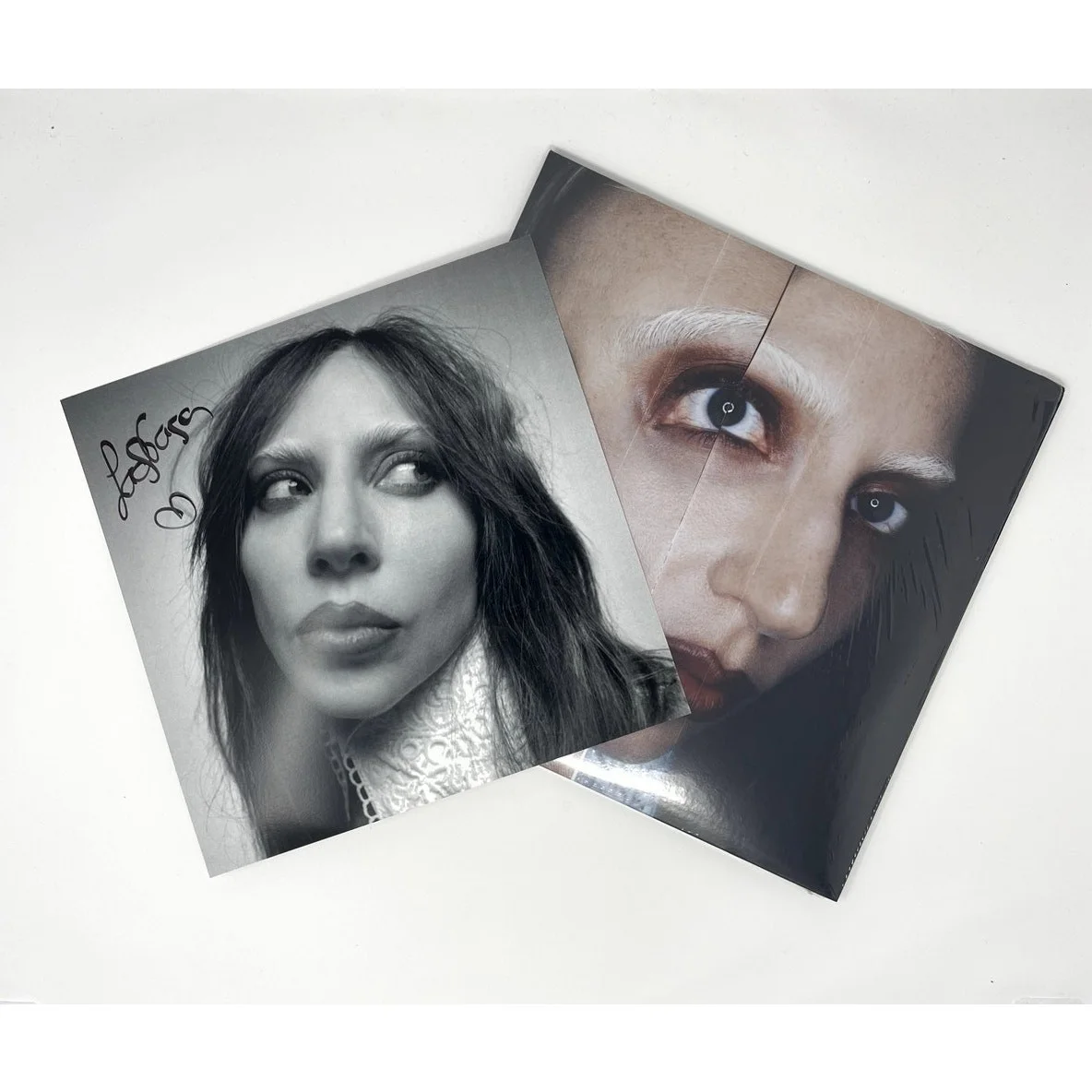 Lady Gaga Mayhem Vinyl SIGNED Autographed 180g Black Vinyl Alternate Art Card, изображение 2
