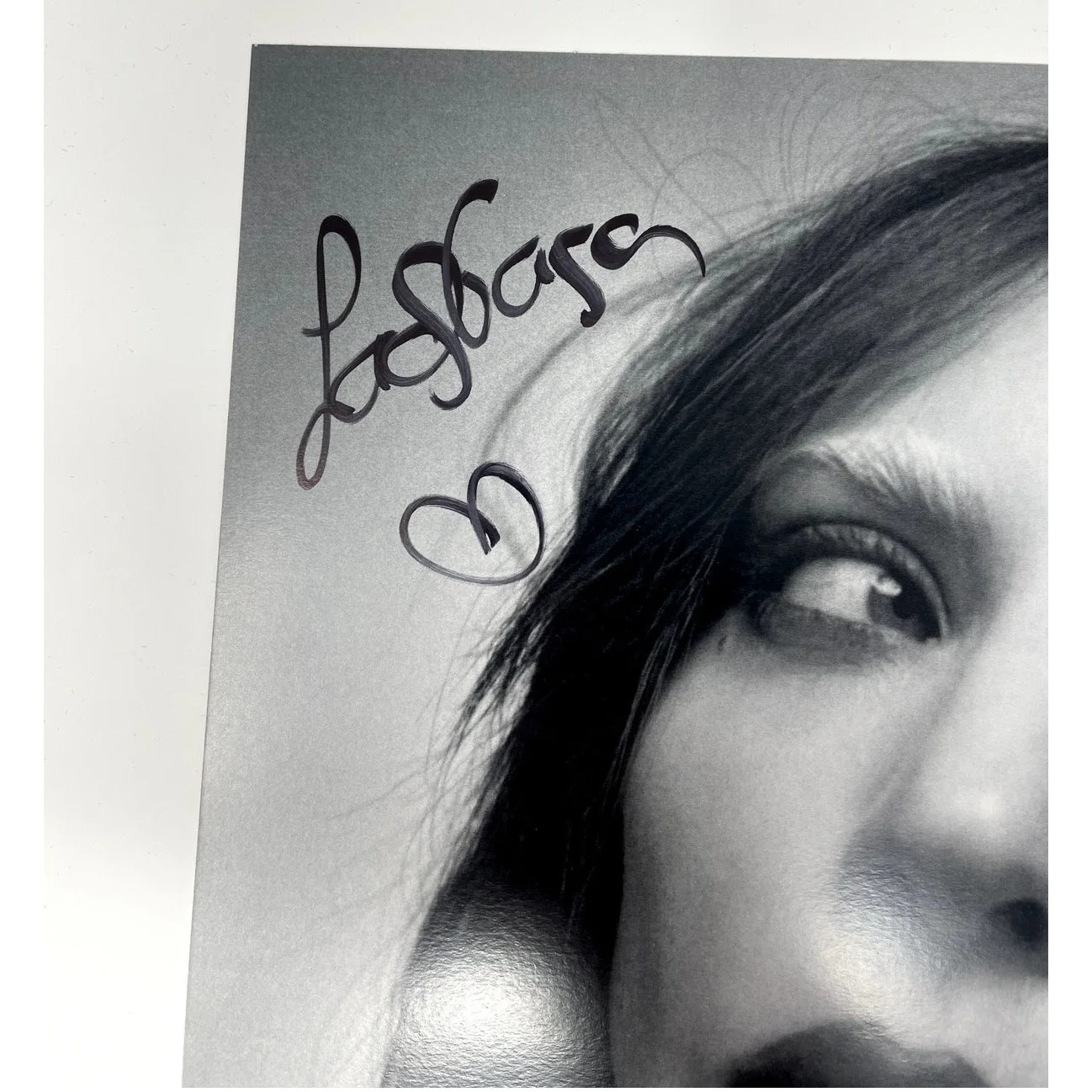 Lady Gaga Mayhem Vinyl SIGNED Autographed 180g Black Vinyl Alternate Art Card, изображение 4