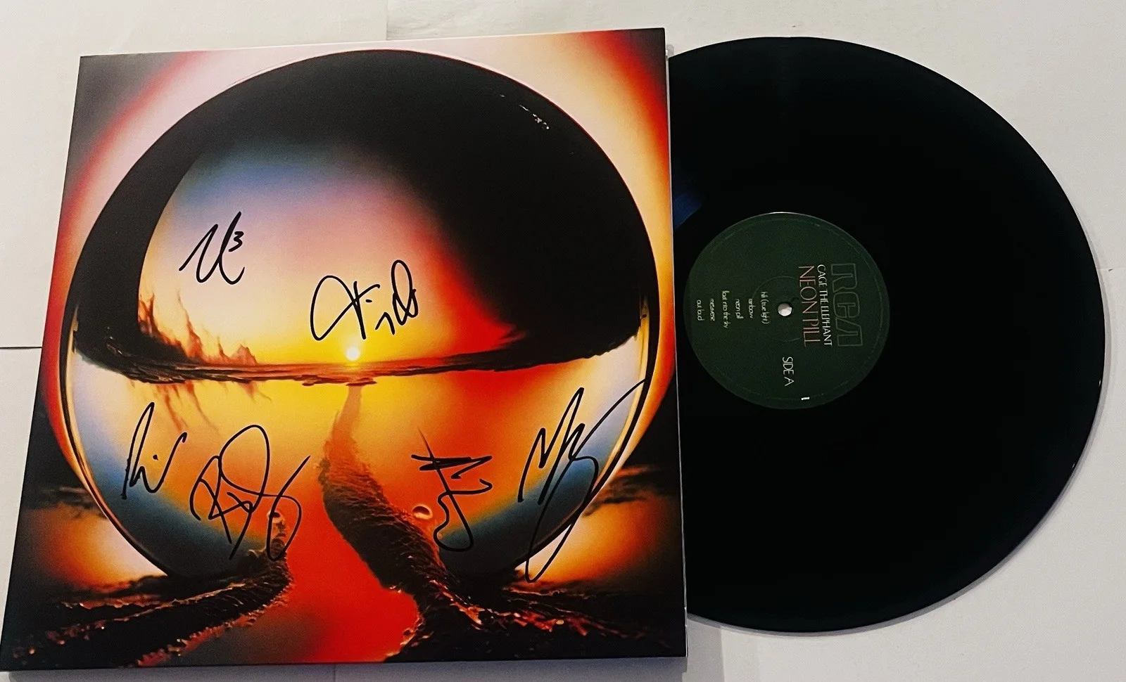 CAGE THE ELEPHANT BAND SIGNED NEON PILL LP VINYL RECORD ALBUM MATT +5 JSA COA, изображение 2