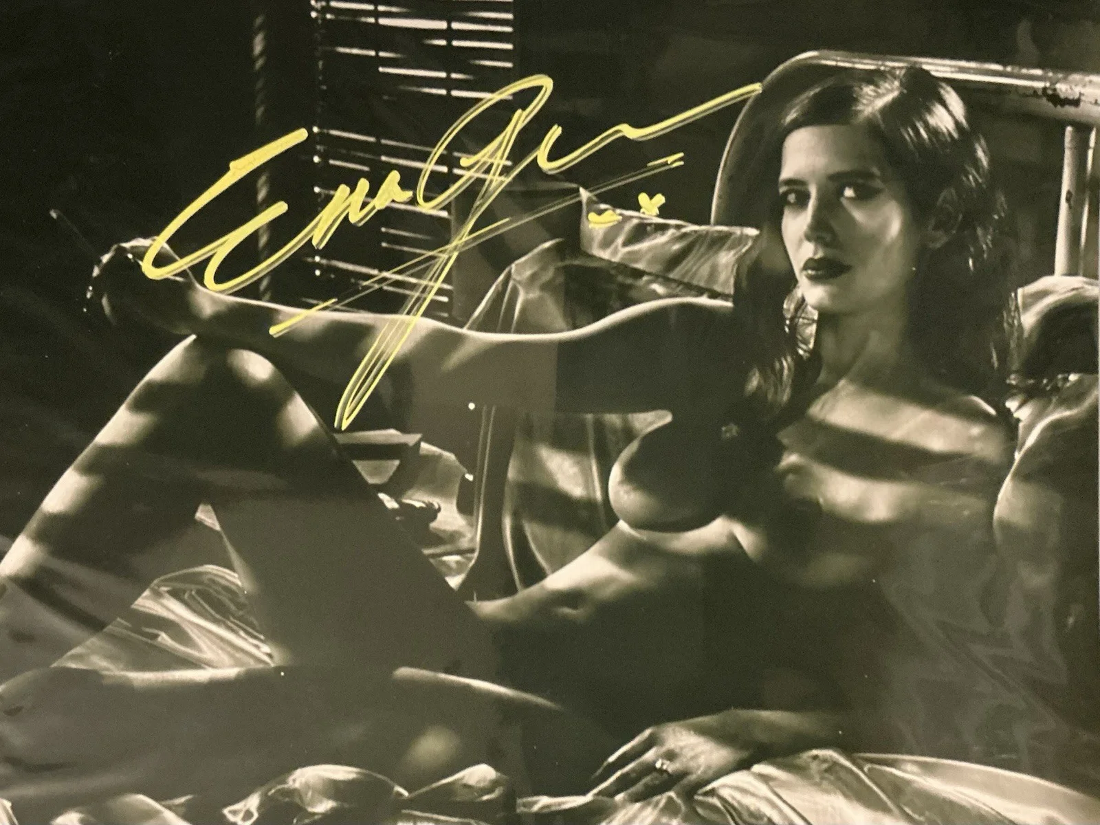 Eva Green — EVA GREEN SIN CITY SIGNED AUTOGRAPH 8X10 BLACK & WHITE PHOTO COA!