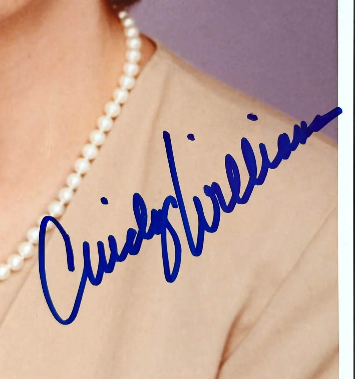 Cindy Williams — CINDY WILLIAMS SIGNED AUTOGRAPHED 8X10 PHOTO LAVERNE & SHIRLEY HAPPY DAY PSA COA, изображение 2