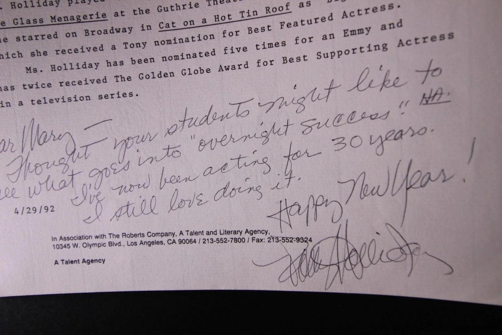 Polly Holliday — POLLY HOLLIDAY (1937-2025) (ALICE) AUTOGRAPH BIO SHEET~, изображение 2