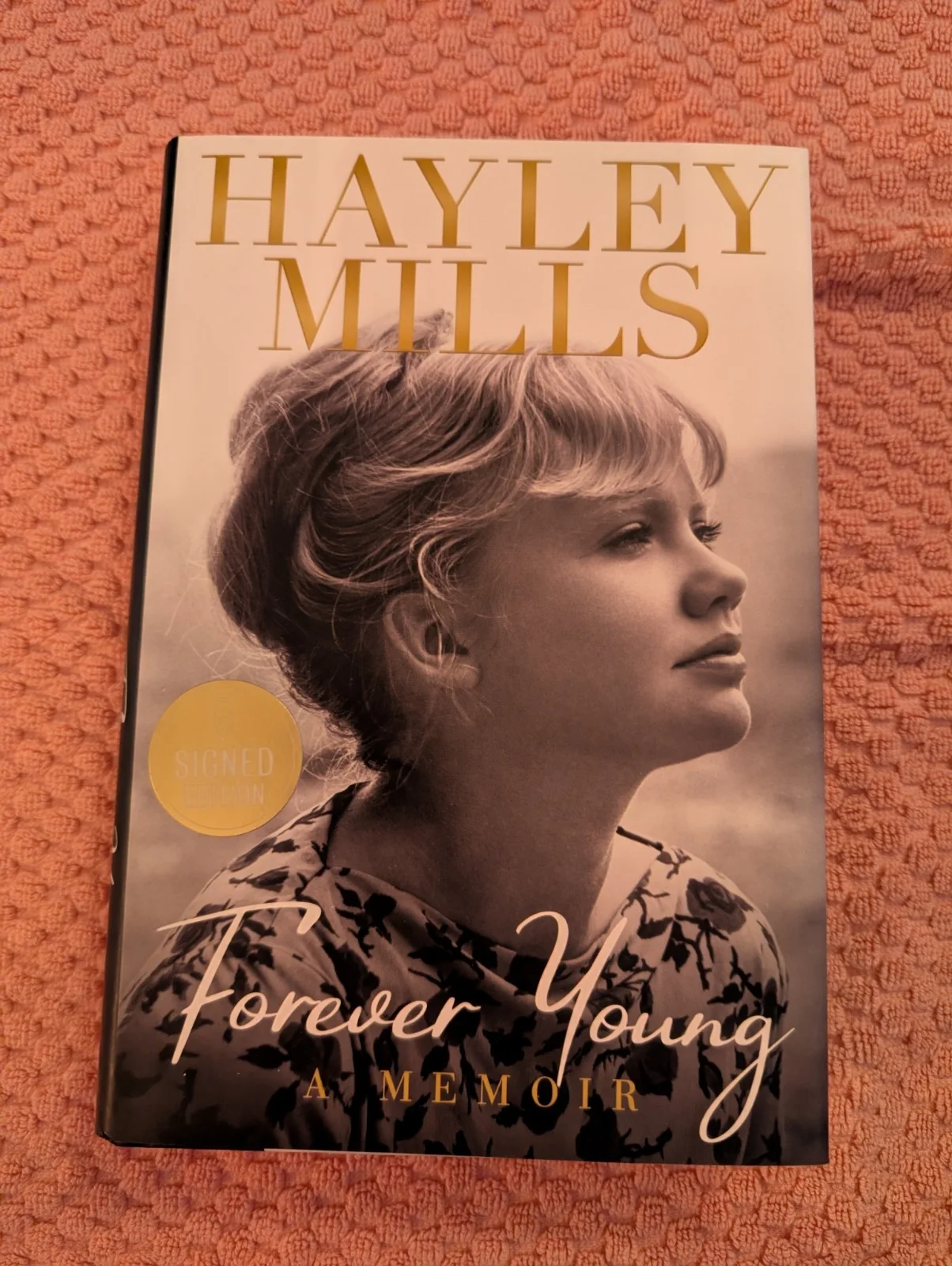 Hayley Mills — 2022 Publisher Signed FOREVER YOUNG By Hayley Mills - Disney Star, изображение 2