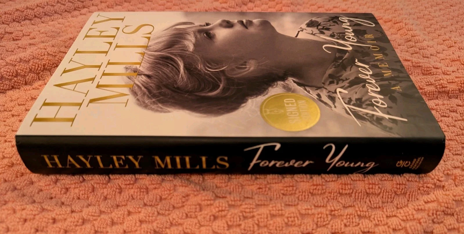 Hayley Mills — 2022 Publisher Signed FOREVER YOUNG By Hayley Mills - Disney Star, изображение 4