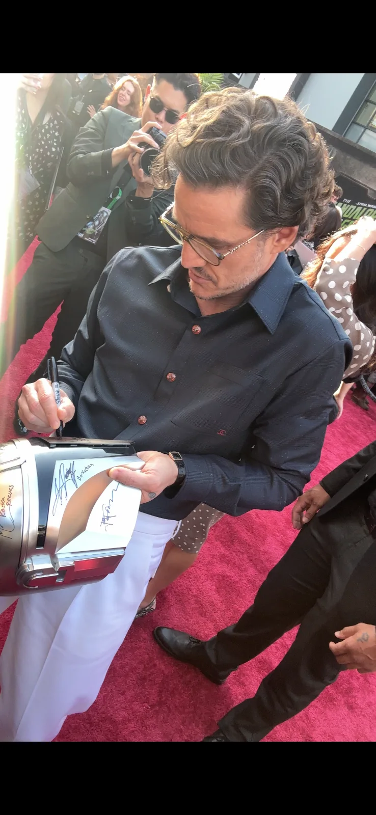 Pedro Pascal — Star Wars The Mandalorian Signed Helment-Cast/Crew Signed Premiere Grogu Prop, image 2