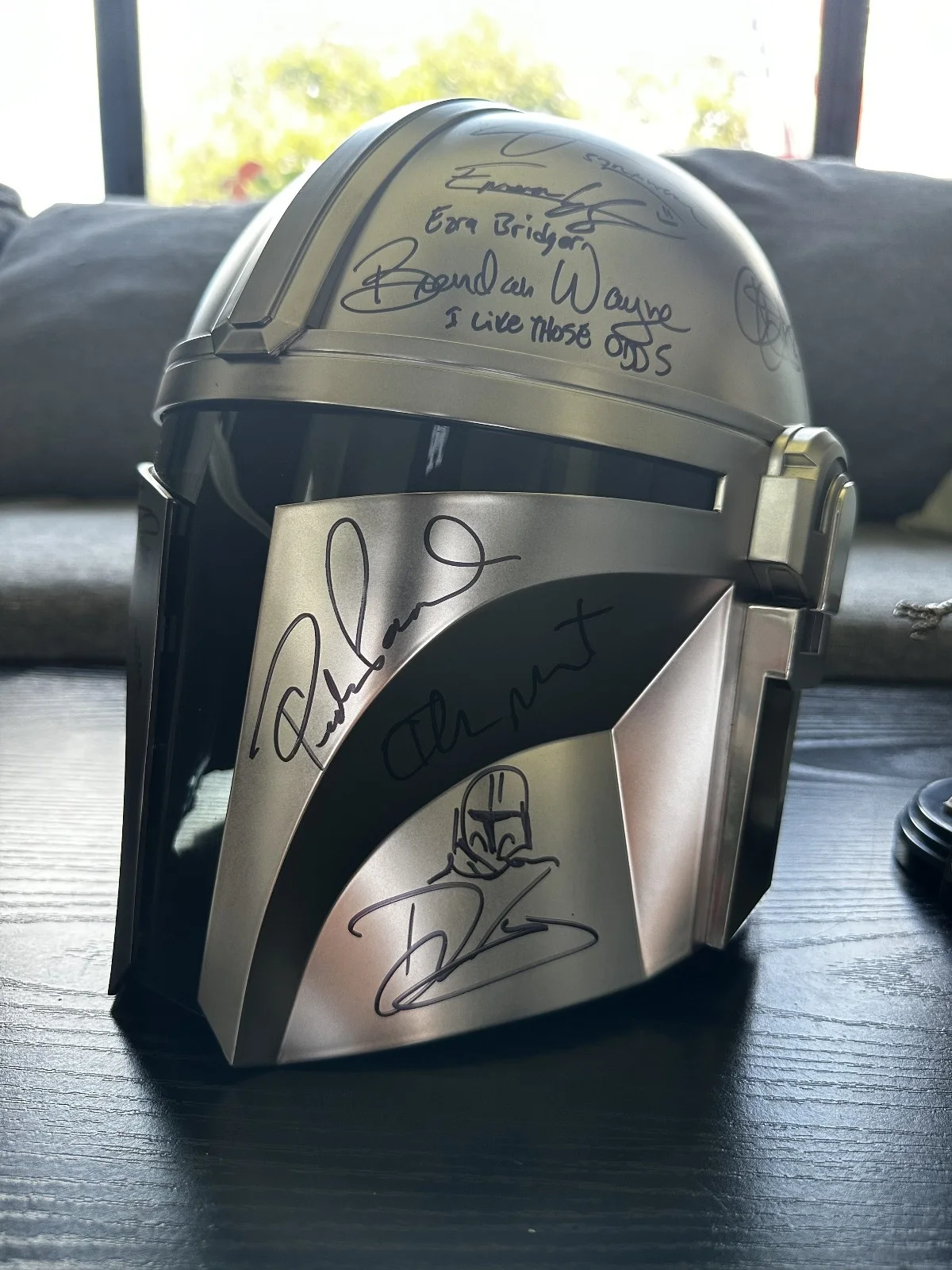 Pedro Pascal — Star Wars The Mandalorian Signed Helment-Cast/Crew Signed Premiere Grogu Prop, image 4