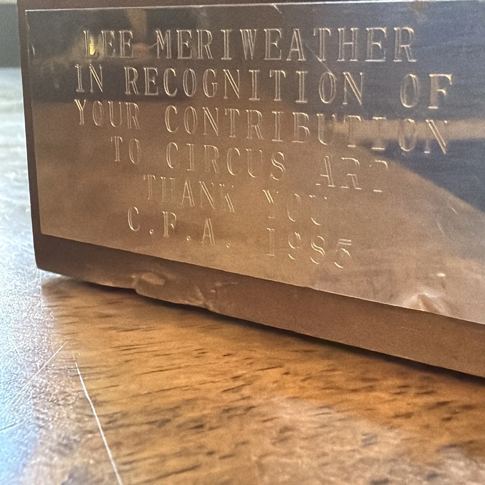Lee Meriweather PERSONAL THANK YOU ELEPHANT PLAQUE / CIRCUS ART 1985, изображение 2