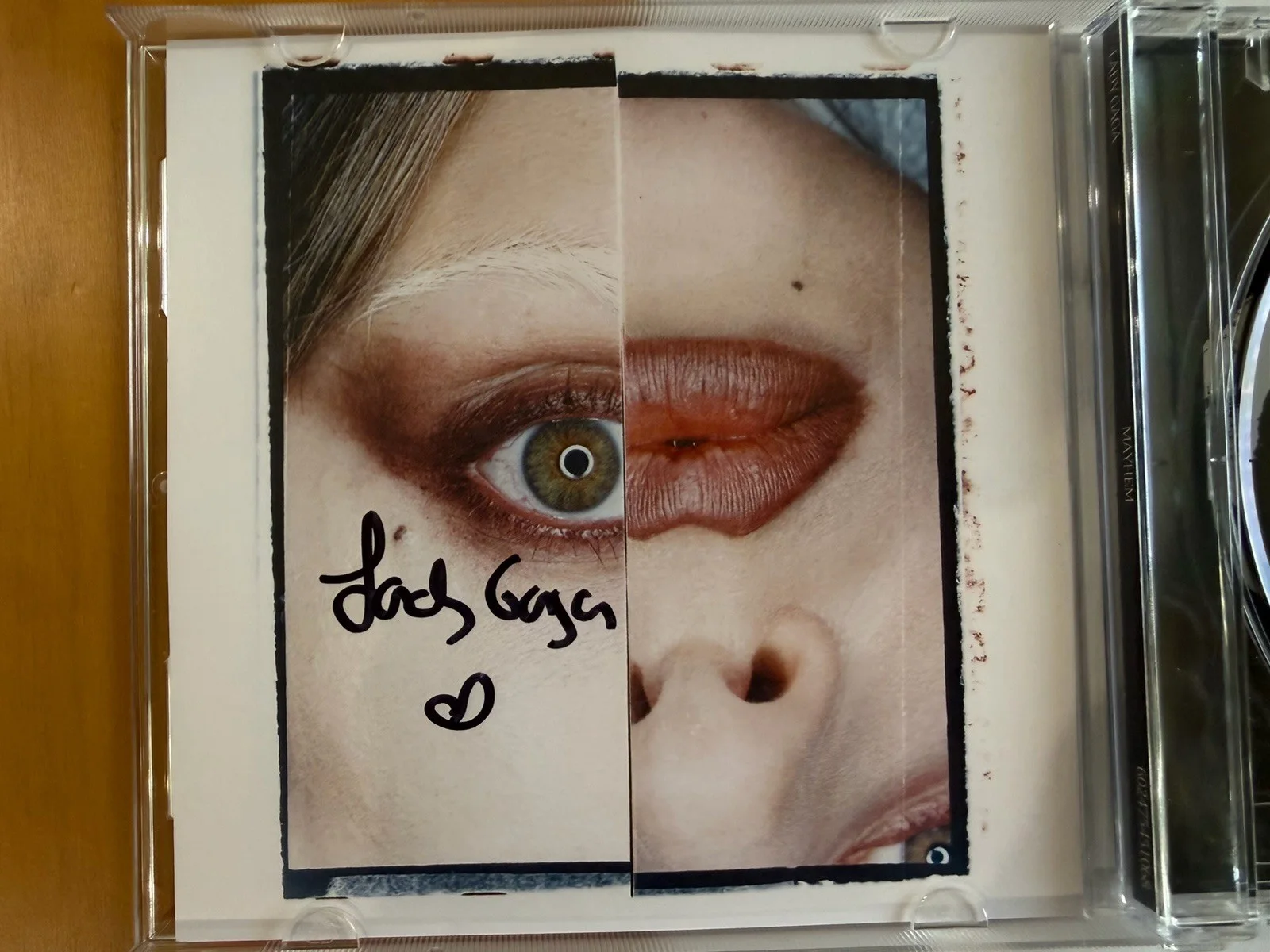 Lady Gaga MAYHEM Store Exclusive CD (Signed) WITH RECEIPT, image 2