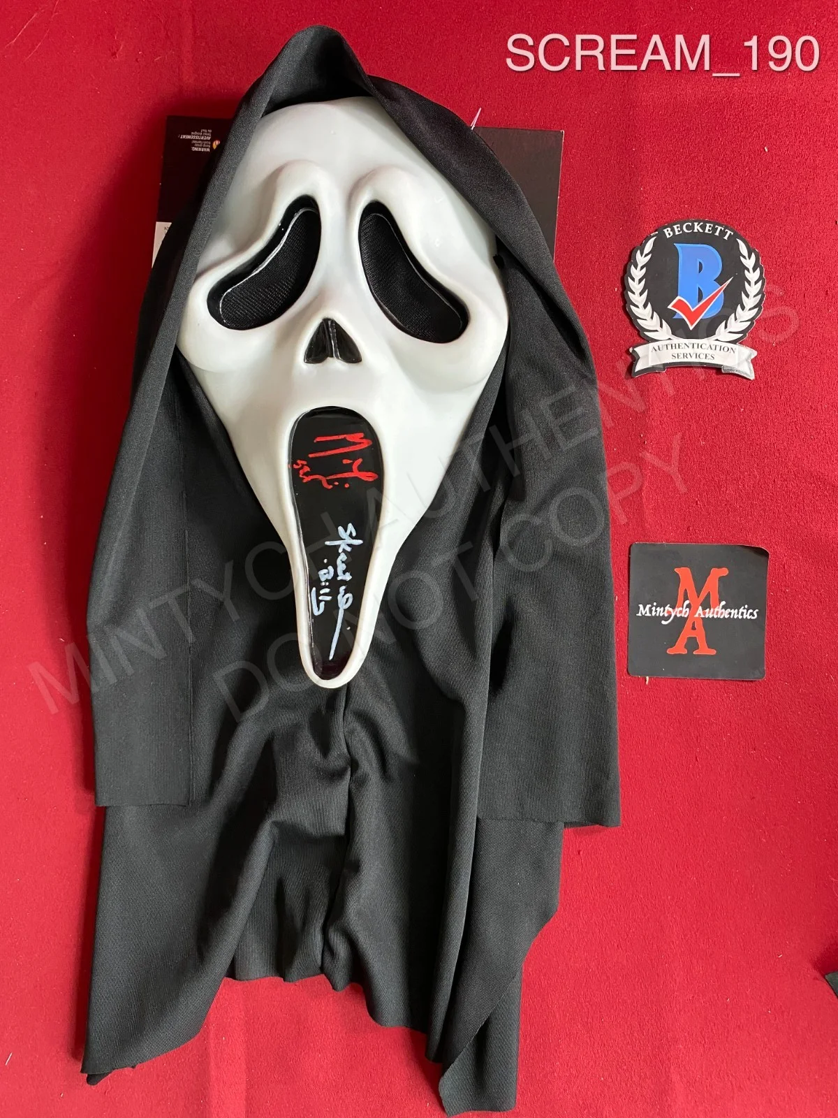 Matthew Lillard & Skeet Ulrich — Skeet Ulrich & Matthew Lillard signed Scream Ghost Face UW Mask Beckett COA