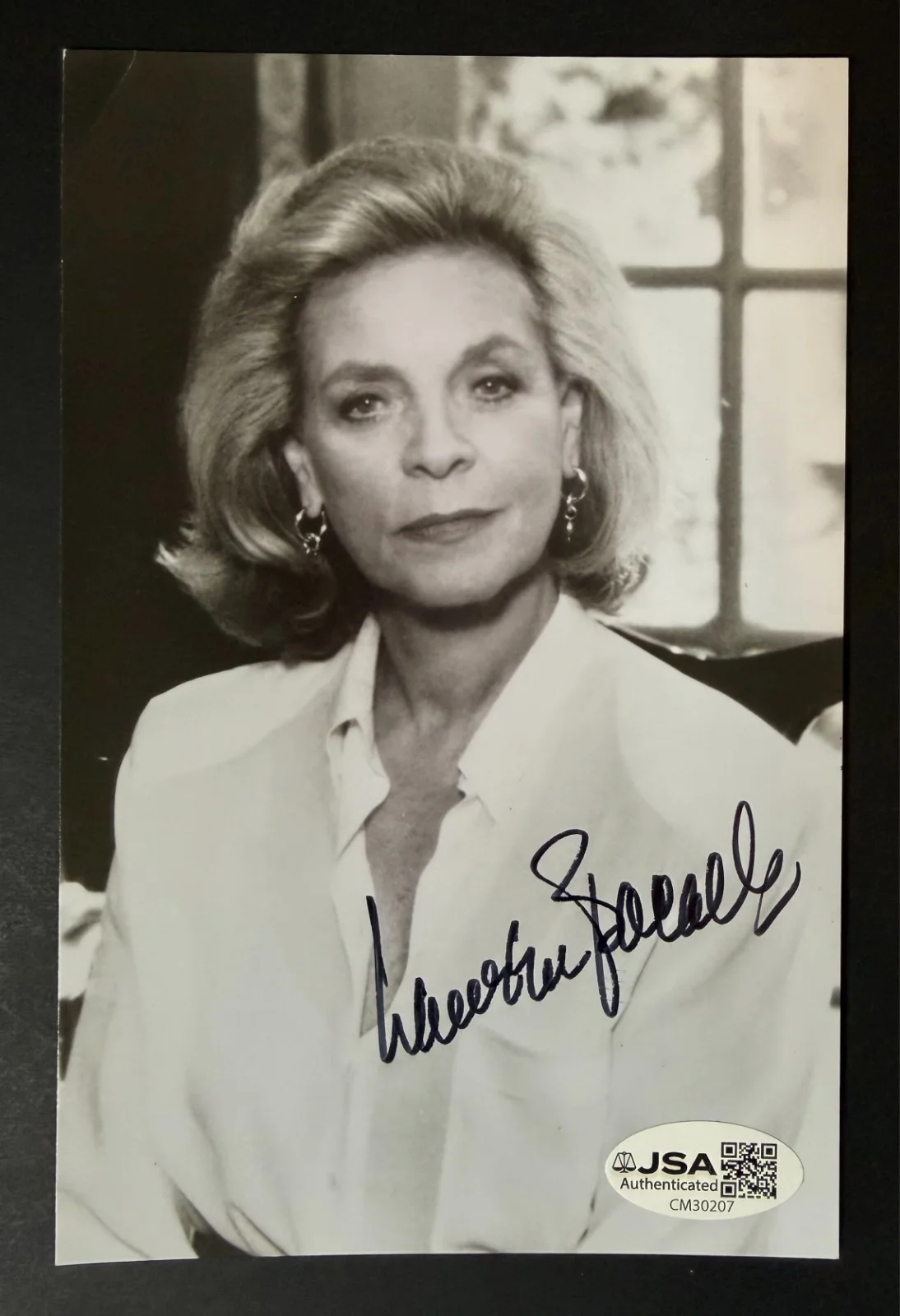 Lauren Bacall — Autographed Signed Lauren Bacall Black & White Photo JSA Celebrity Movies VTG