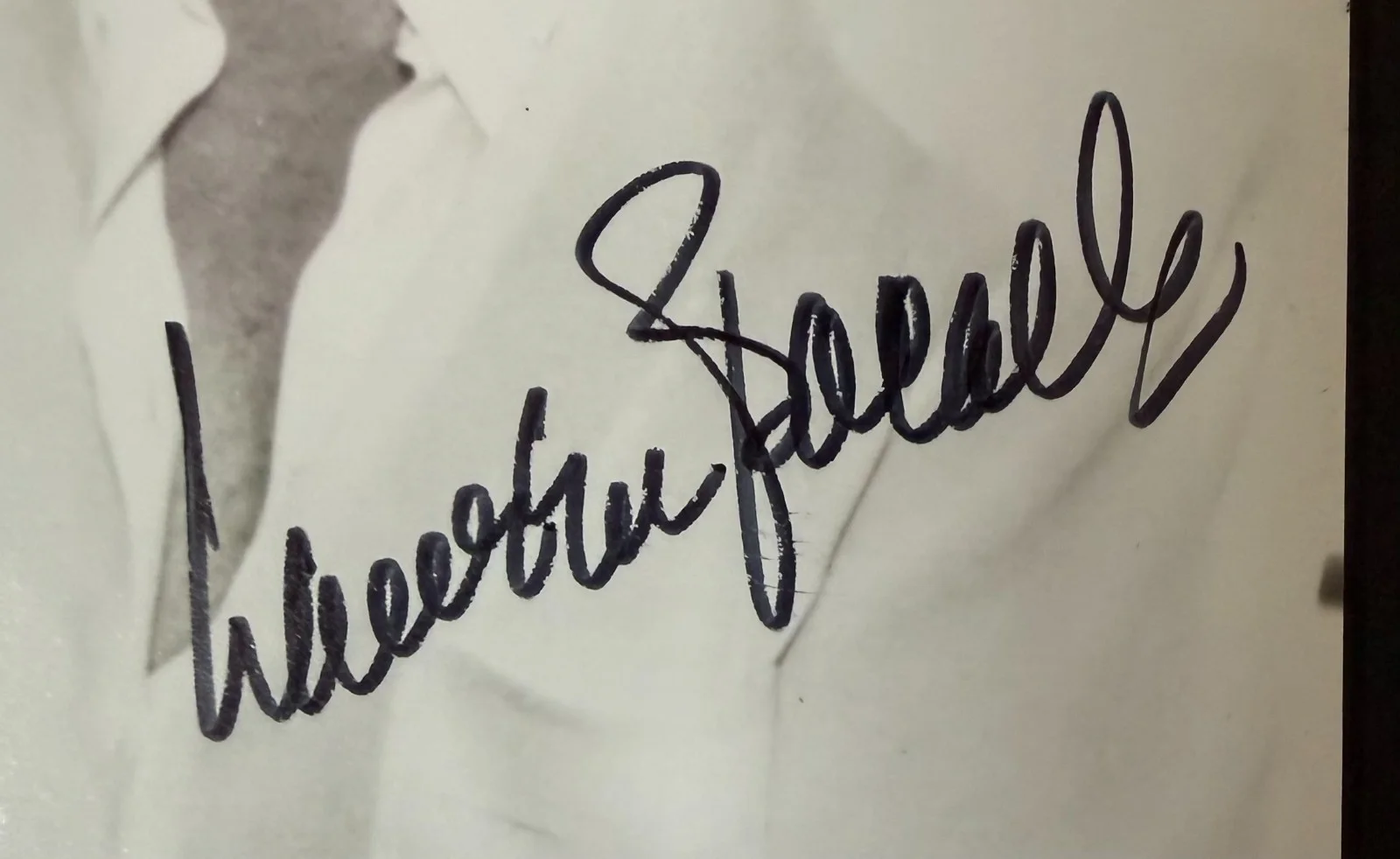 Lauren Bacall — Autographed Signed Lauren Bacall Black & White Photo JSA Celebrity Movies VTG, изображение 2