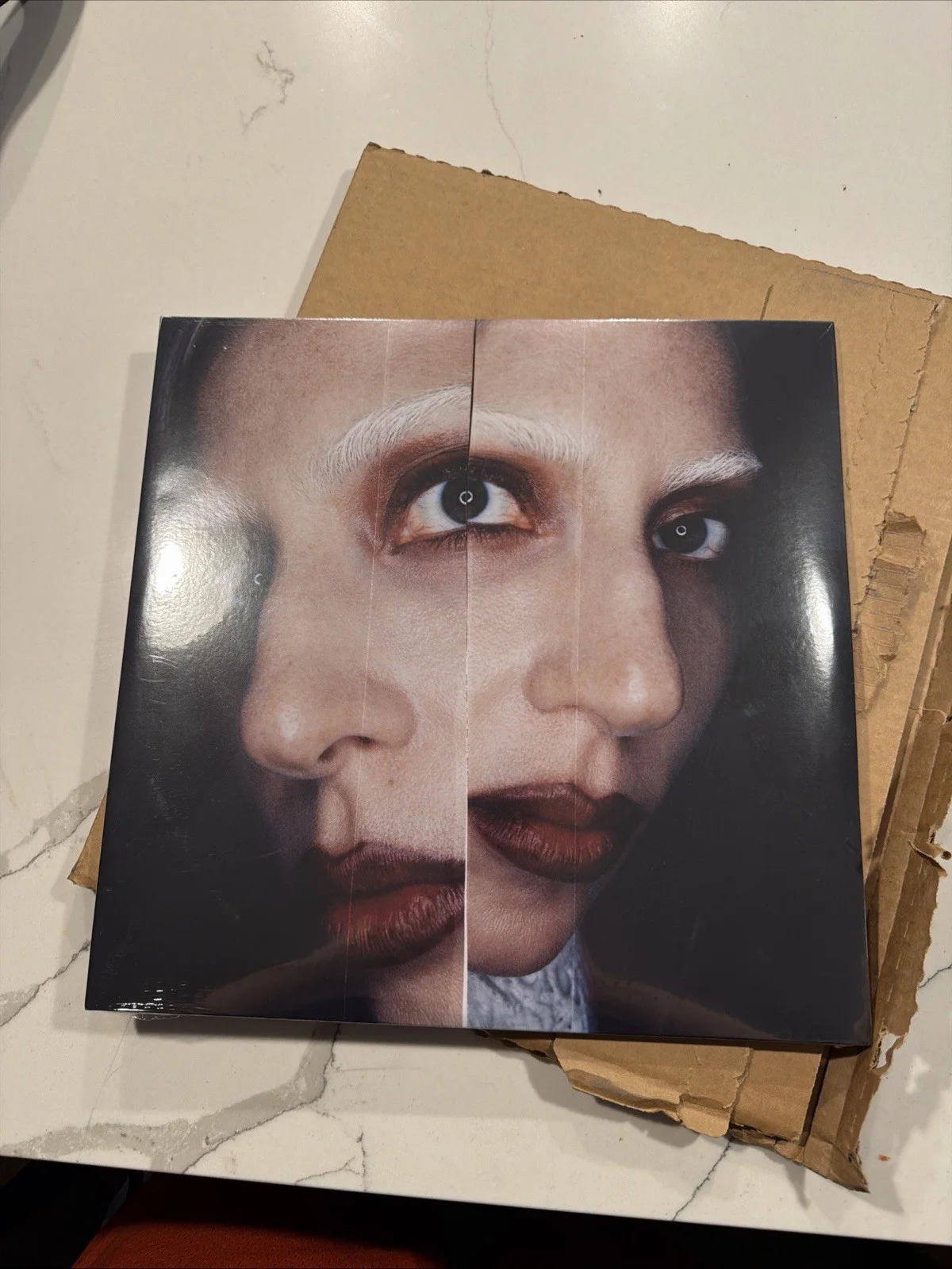 LADY GAGA Mayhem Store Exclusive 180g Black Vinyl w/ SIGNED Insert, изображение 3