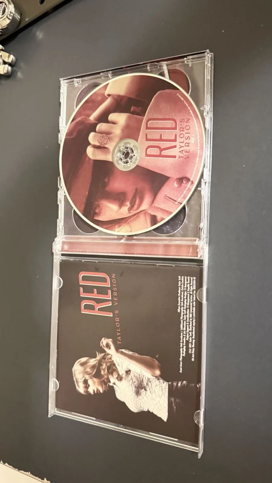 Taylor Swift RED Taylor’s Version CD - Signed / Autographed, изображение 3