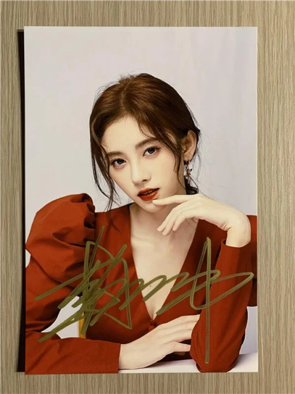 6" 鞠婧祎/Jingyi‌ Ju Hand Signed Autographed Photo Autographs Collection Original, изображение 2