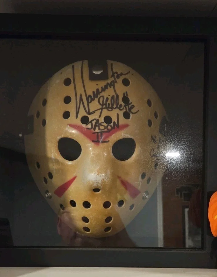 Warrington Gillette — WARRINGTON GILLETTE Signed Hockey Mask Case Mounted Jason Voorhees F13th Part 2