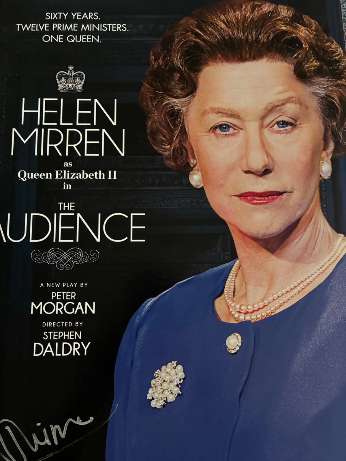 Helen Mirren — HELEN MIRREN Autographed THE AUDIENCE Broadway Window Card Poster 2015 Tony Win, image 2
