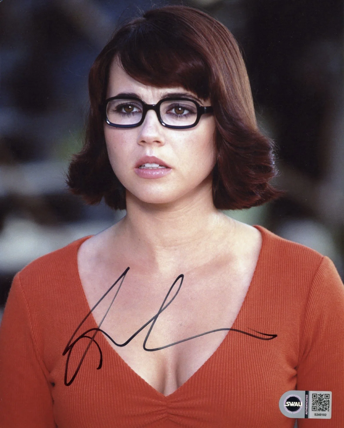 Linda Cardellini — Linda Cardellini Scooby Doo Velma Signed Autographed 8x10 Photo SWAU COA