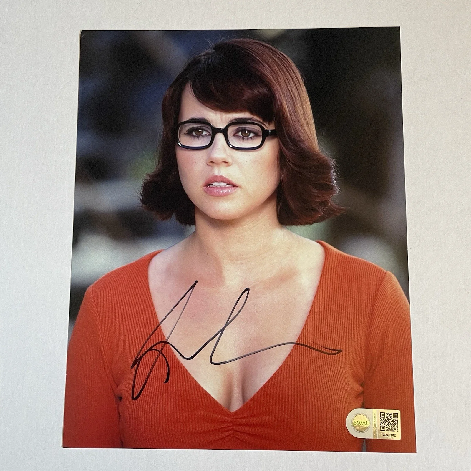 Linda Cardellini — Linda Cardellini Scooby Doo Velma Signed Autographed 8x10 Photo SWAU COA, изображение 2