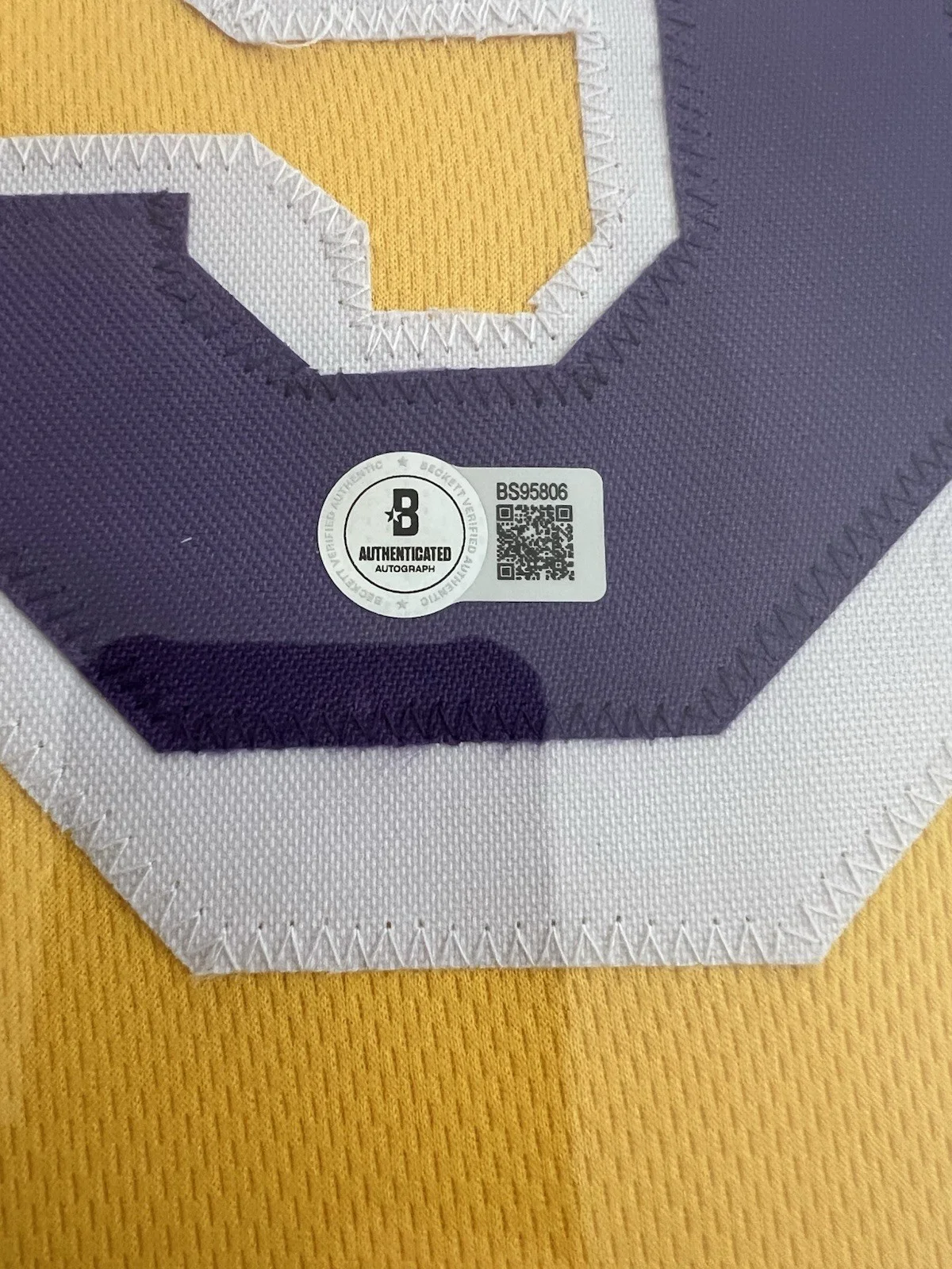 Chevy Chase — Chevy Chase Signed Autographed Framed 32x24 Jersey Fletch Lakers Beckett COA, image 3