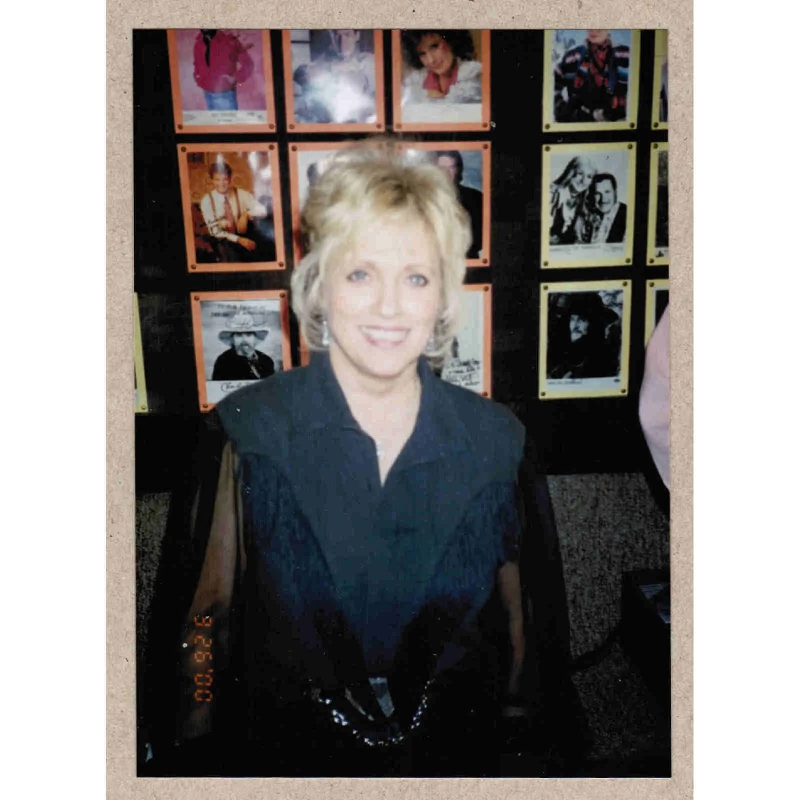 1990's Connie Smith Signed Autograph w/ Fan Taken 5 x 3.5 OOAK Photo Vintage, изображение 3