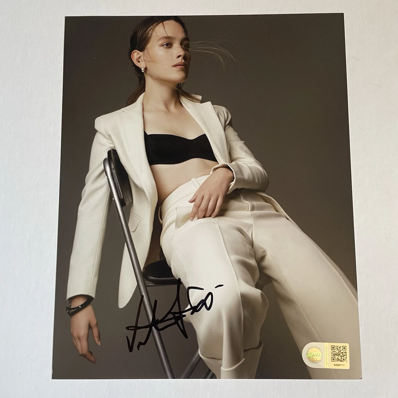 Victoria Pedretti — Victoria Pedretti signed 8x10 Photo YOU Forbidden Fruits SWAU Authentication, изображение 2