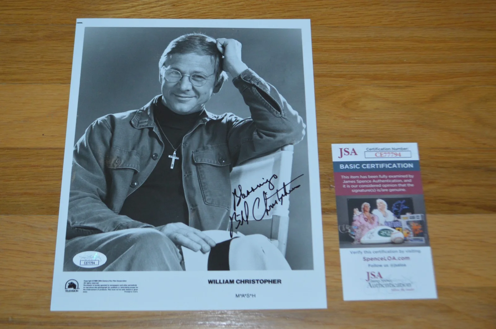 Bill Christopher — Bill Christopher Autographed M*A*S*H 8x10 B/W Promo Photo with JSA COA, изображение 4