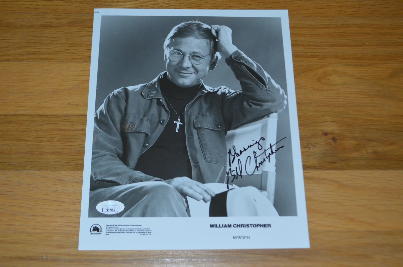 Bill Christopher — Bill Christopher Autographed M*A*S*H 8x10 B/W Promo Photo with JSA COA, изображение 5