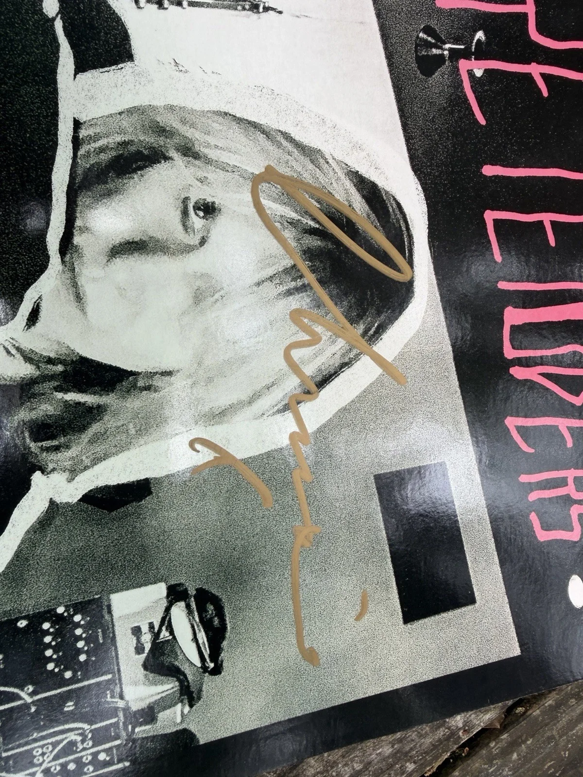 The Pretenders ~ Chrissie Hynde Autographed "Alone" Vinyl LP Gold Signature, изображение 3