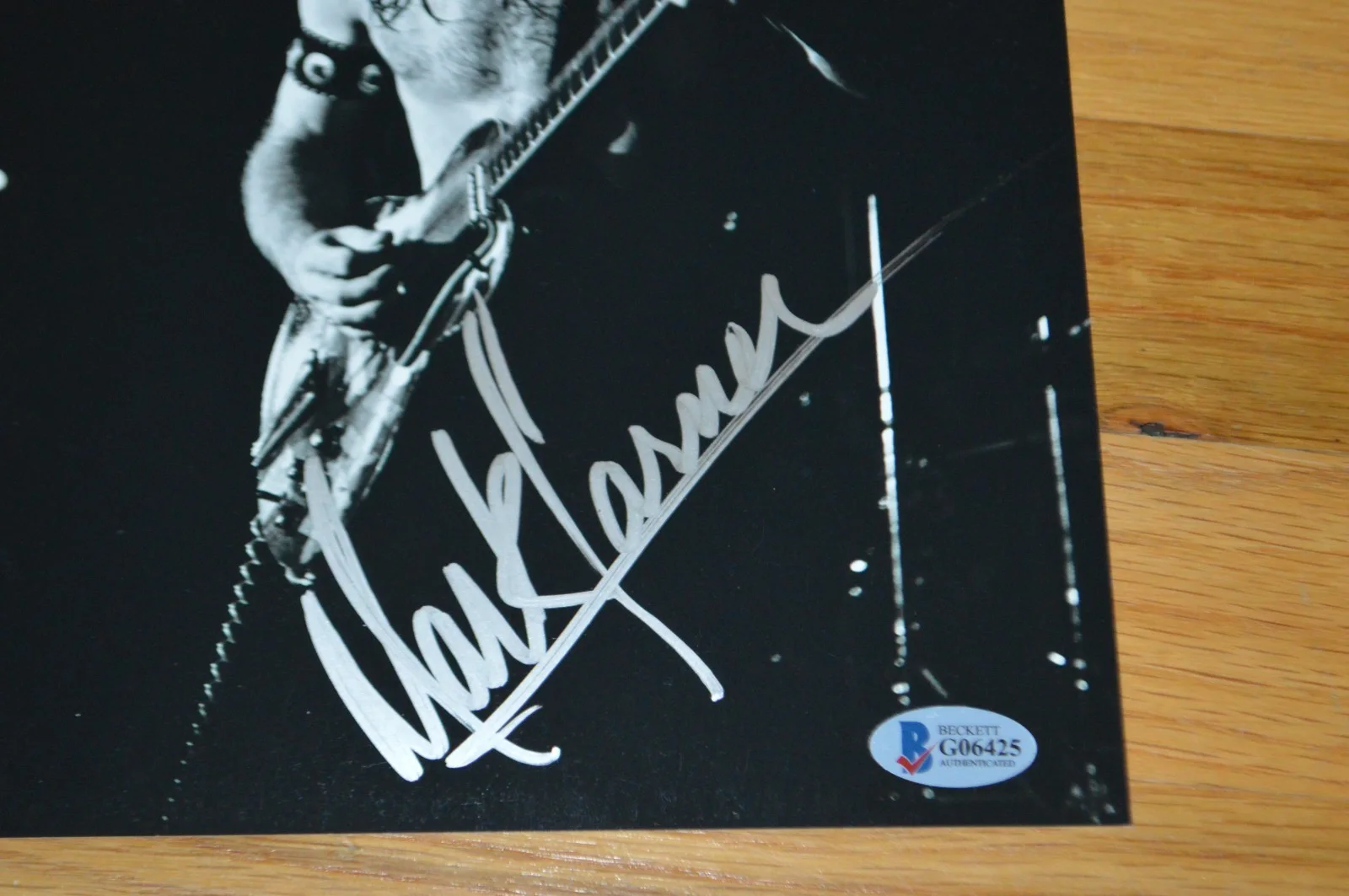 Grand Funk Railroad Mark Farner Autographed 8x10 B/W Photo with Beckett Hologram, изображение 2