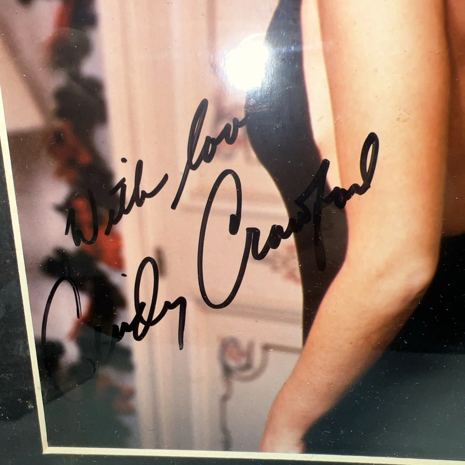 CINDY CRAWFORD LEGENDARY SUPERMODEL HAND SIGNED FRAMED PHOTOS 19” x 16”, image 2
