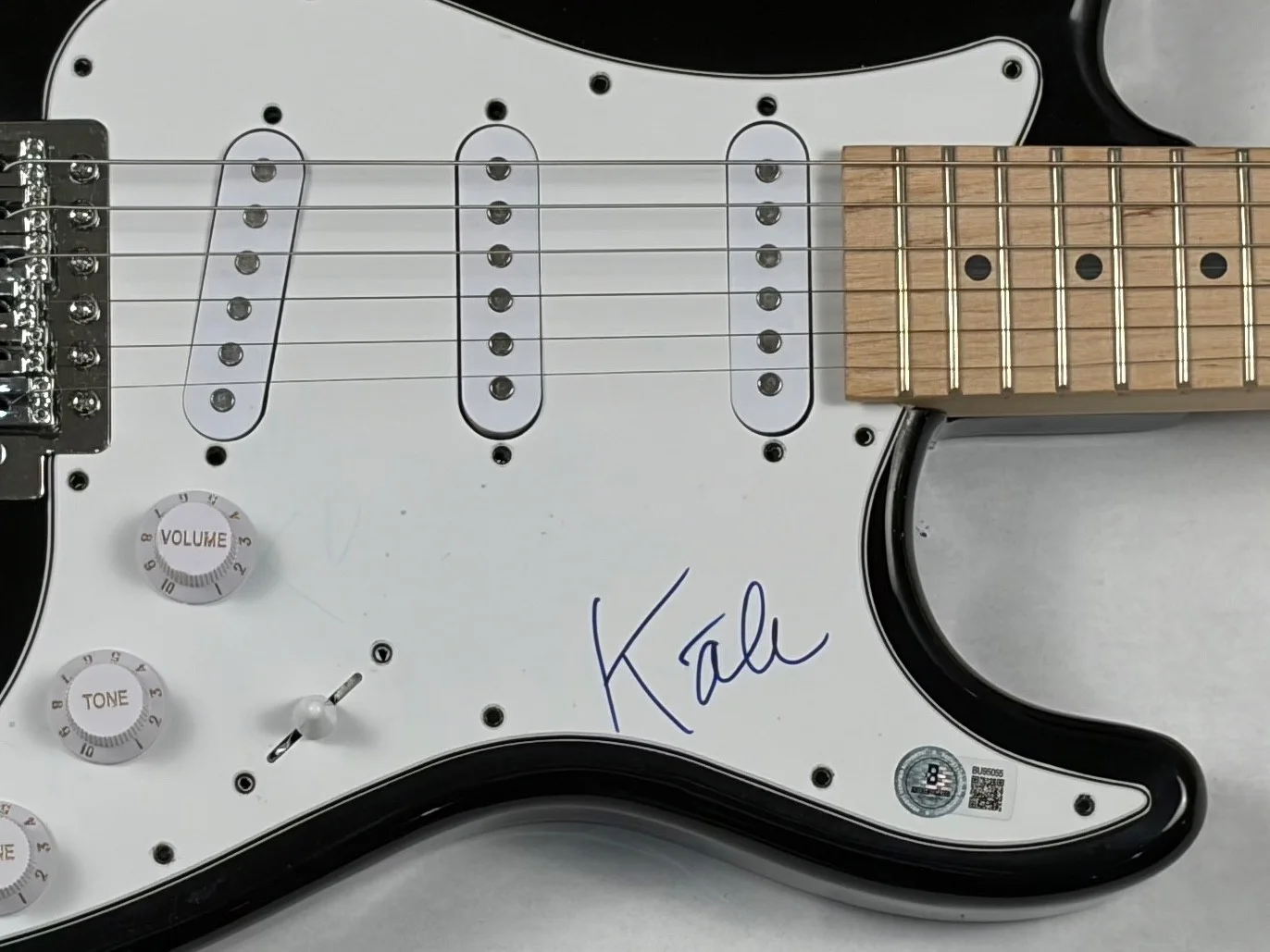 The B-52s Kate Pierson Signed Autograph Electric Guitar Cosmic Thing Beckett COA, image 4