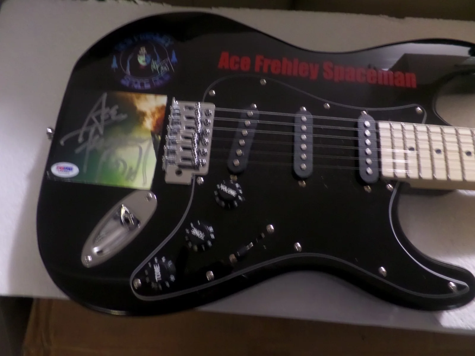 ace frehley signed guitar cd cover signed place on the guitar, image 2