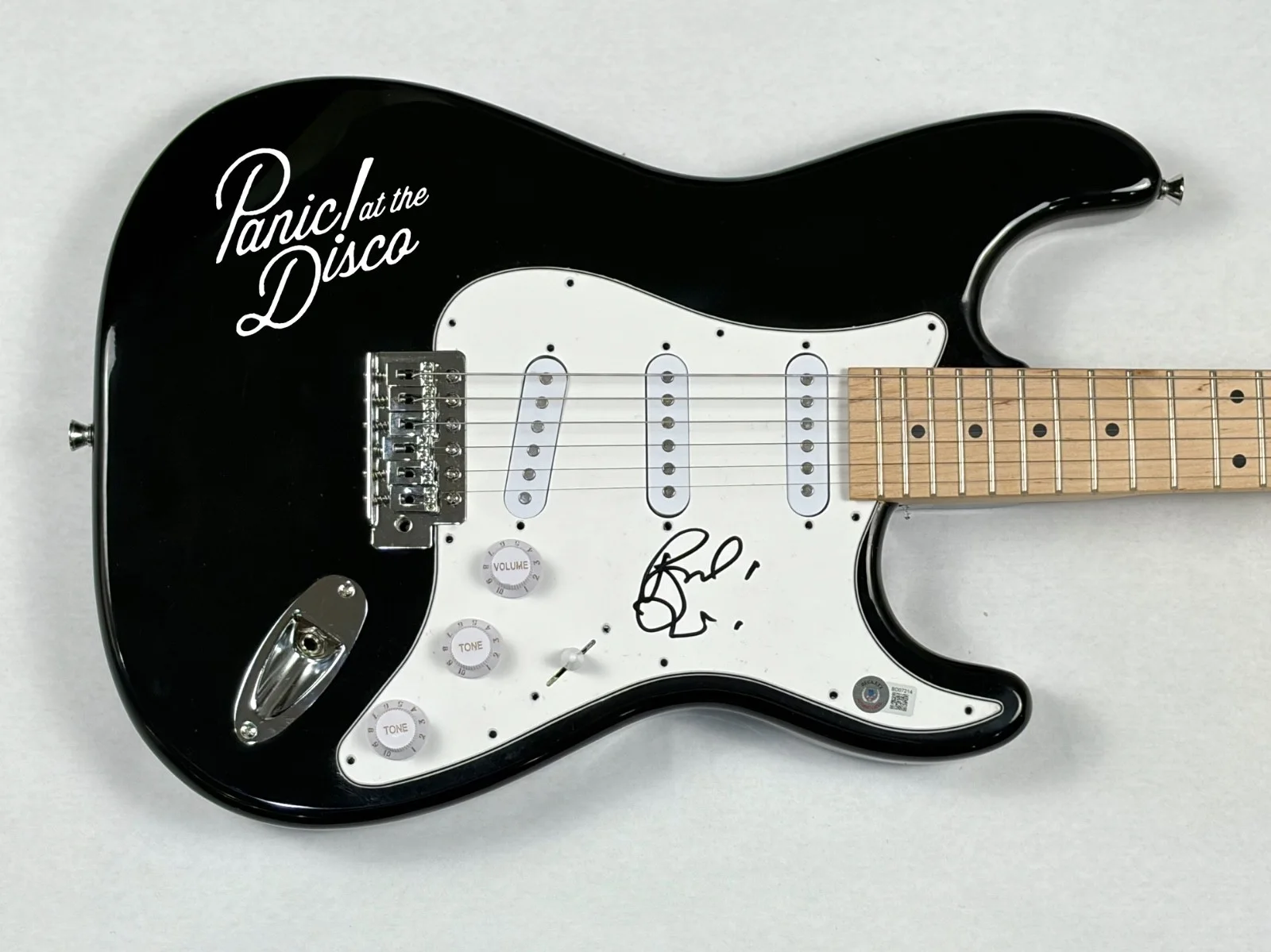 Panic! At The Disco Brendon Urie Signed Autograph Electric Guitar Beckett COA, изображение 2