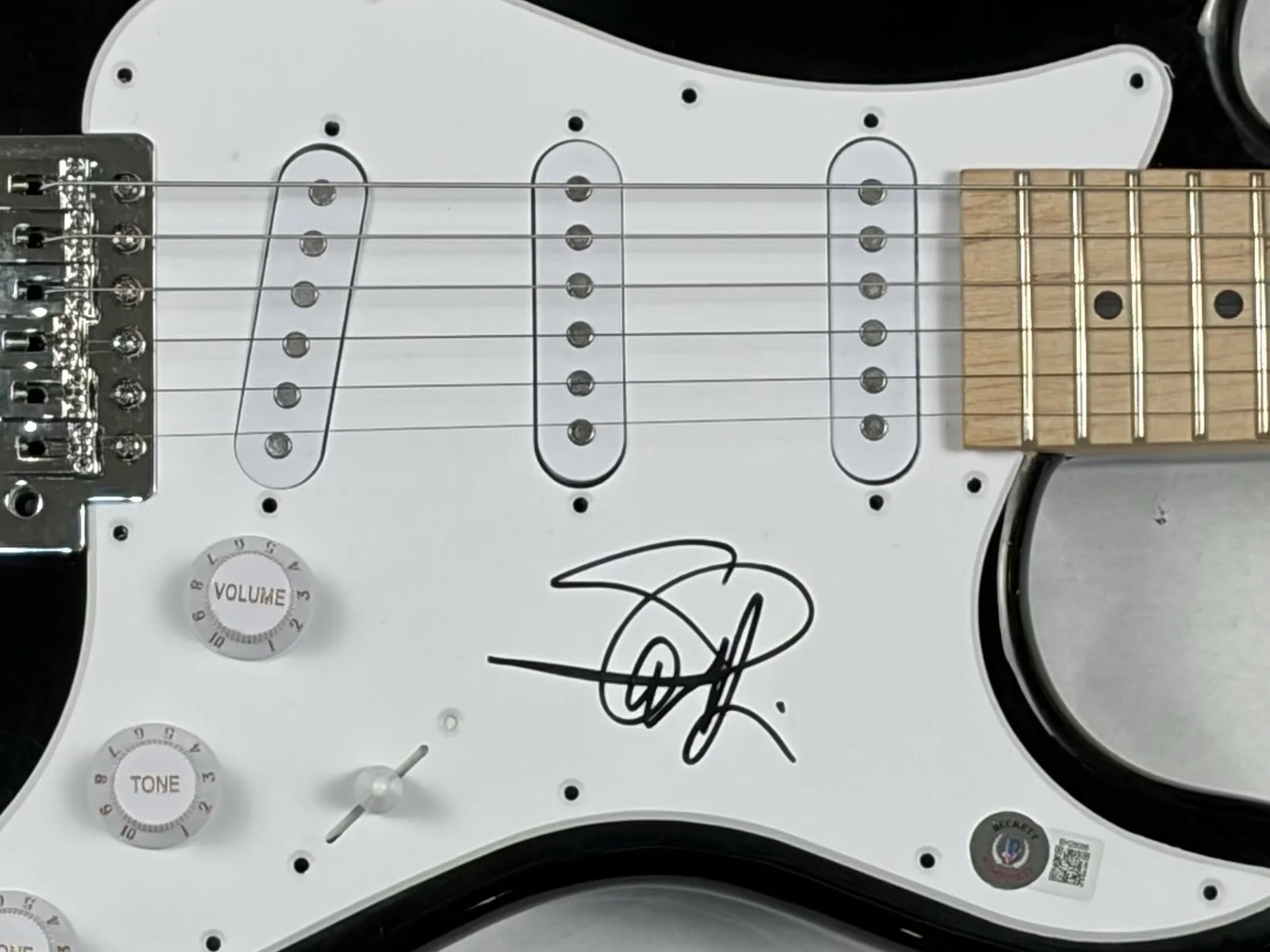 Steve Harris Iron Maiden Signed Autograph Electric Guitar Bassist Beckett COA, изображение 3