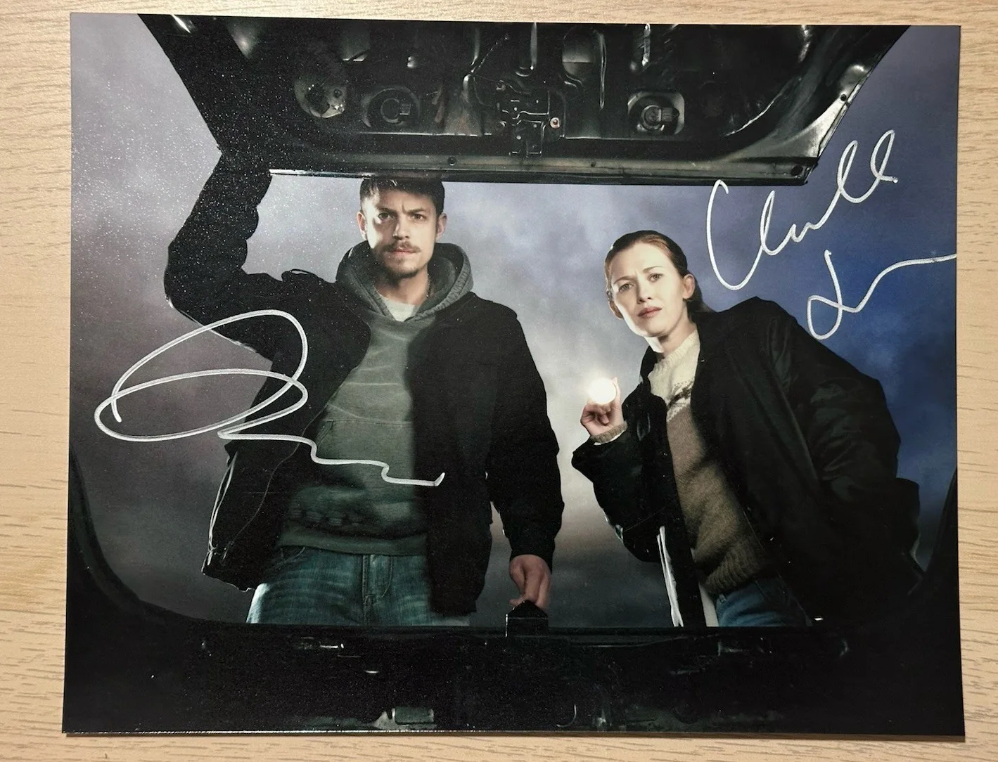 Joel Kinnaman Mireille Enos — The Killing signed 8x10 photo Joel Kinnaman Mirelle Enos Holder and Linden, изображение 2