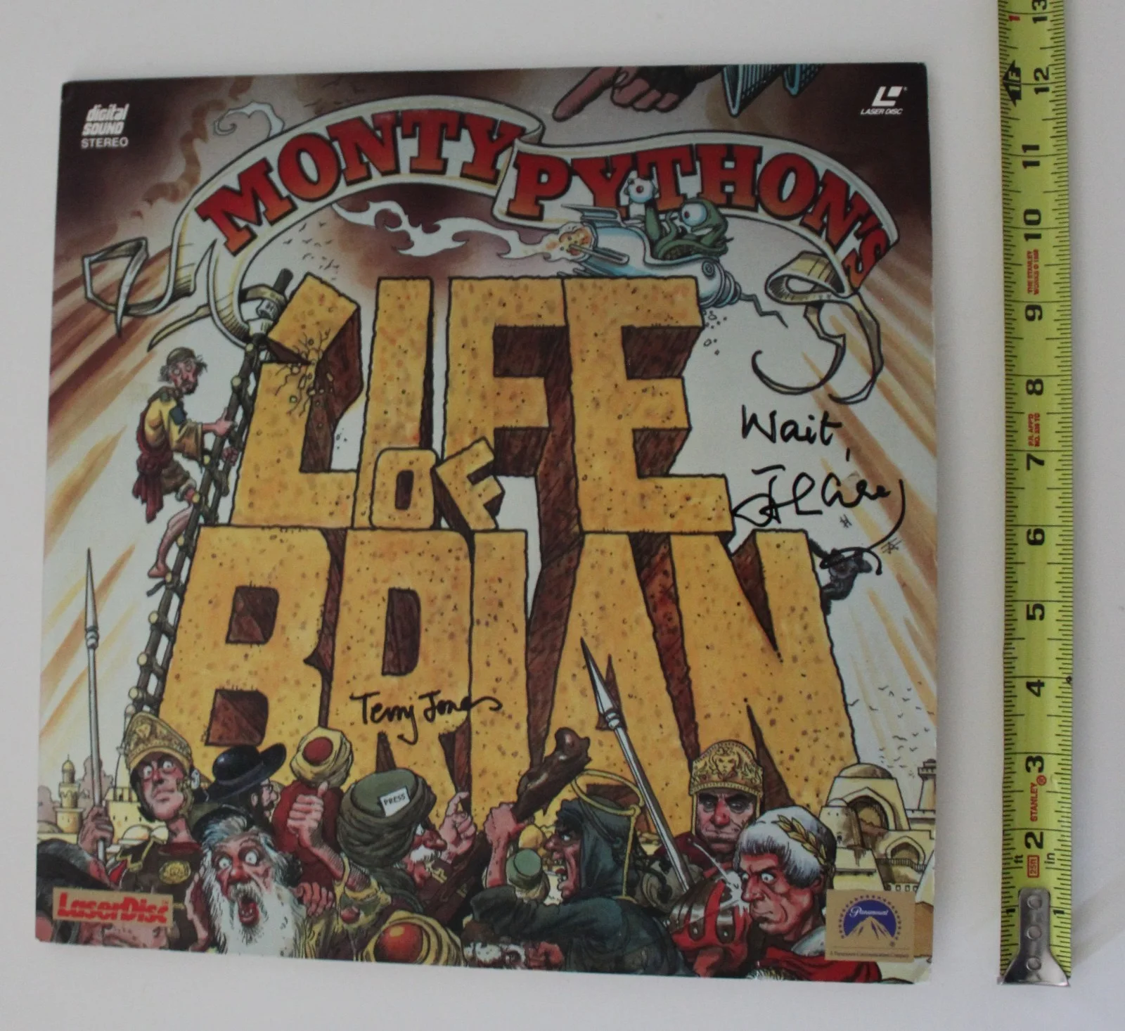 John Cleese, Terry Jones — Monty Python Life of Brian old movie Laserdisc autograph John Cleese Terry Jones, изображение 4