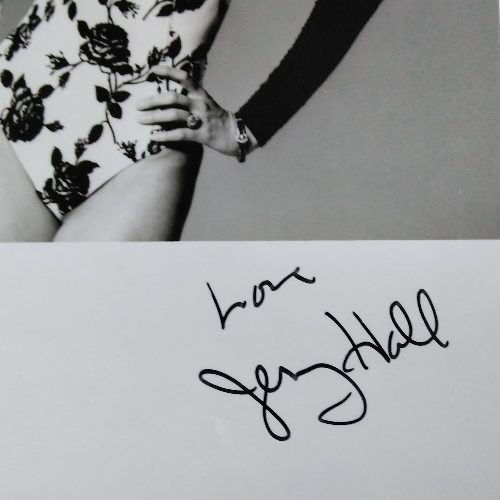 Jerry Hall SIGNED 5x8 Photo 70s Super Model Actress Mick Jagger Sexy!! COA, image 3