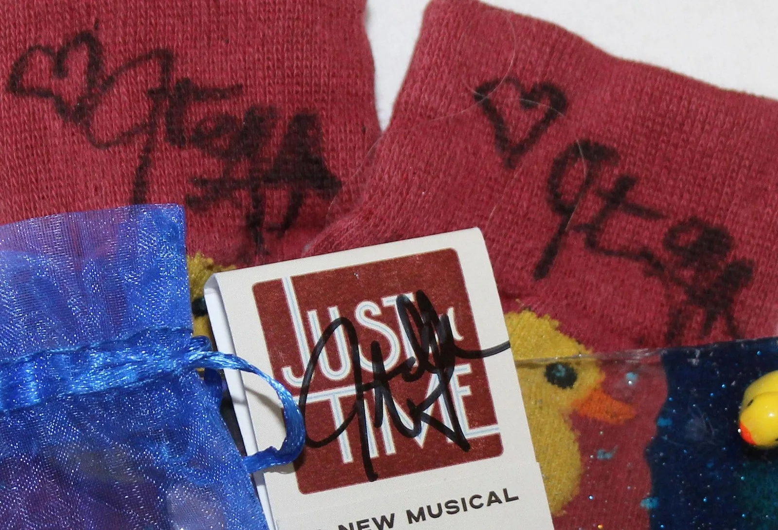 Jonathan Groff Signed JUST IN TIME Opening Night Matchbook & Wardrobe Item BWB, изображение 3