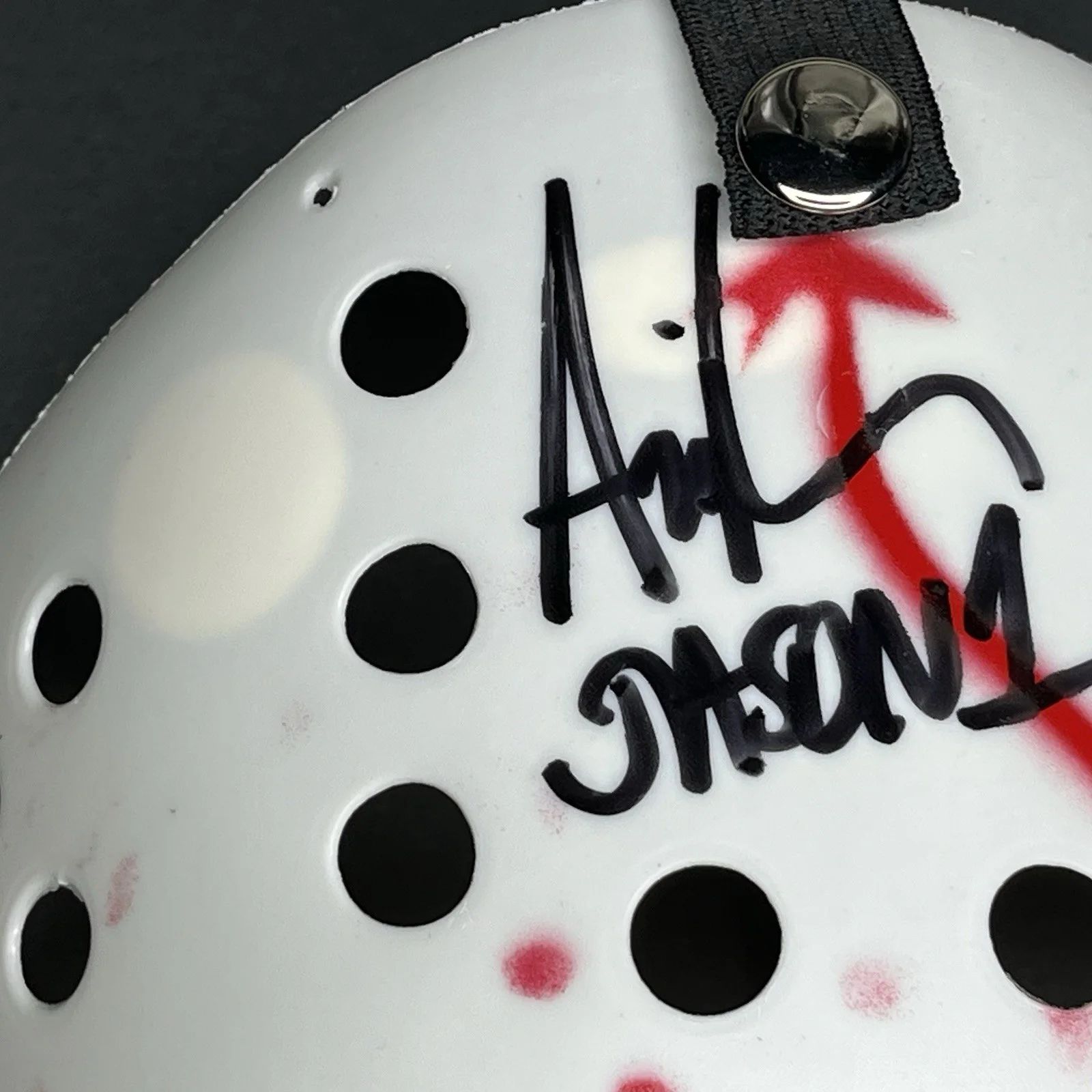 Ari Lehman — Ari Lehman Friday The 13th "Jason 1" Signed White Jason Bloody Mask- JSA Cert, image 2