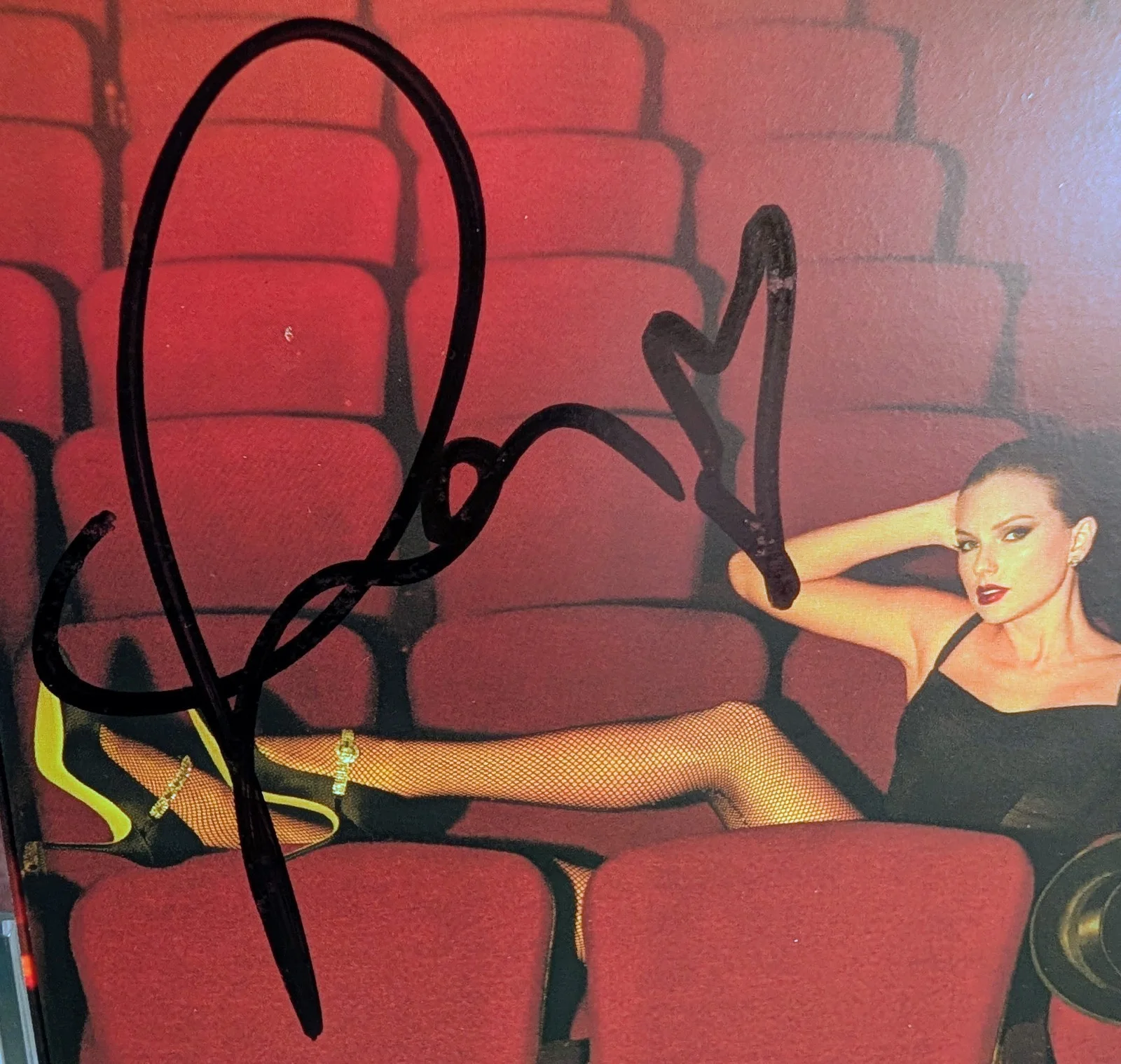Taylor Swift Life Of A Showgirl CD Photo 4 w/Infinity Heart, изображение 3