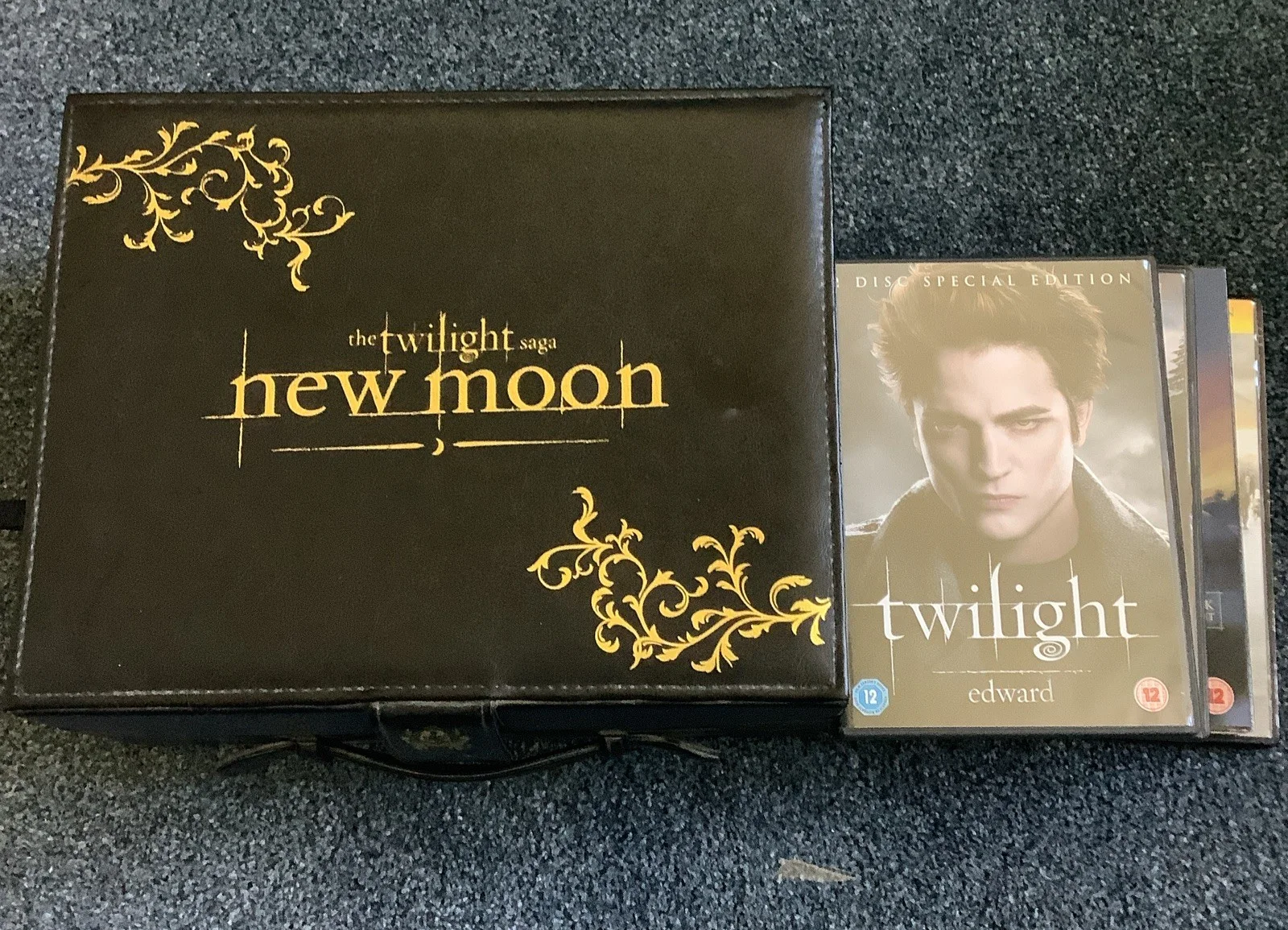 THE TWILIGHT SAGA NEW MOON MEMORY BOX INCLUDING ALL TWILIGHT FILMS DVDS, image 2