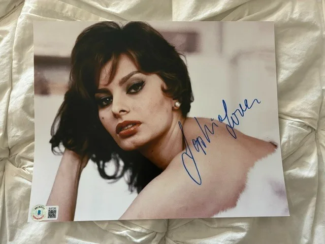 SOPHIA LOREN — SOPHIA LOREN SIGNED 8 X 10 PICTURE COA BECKETT