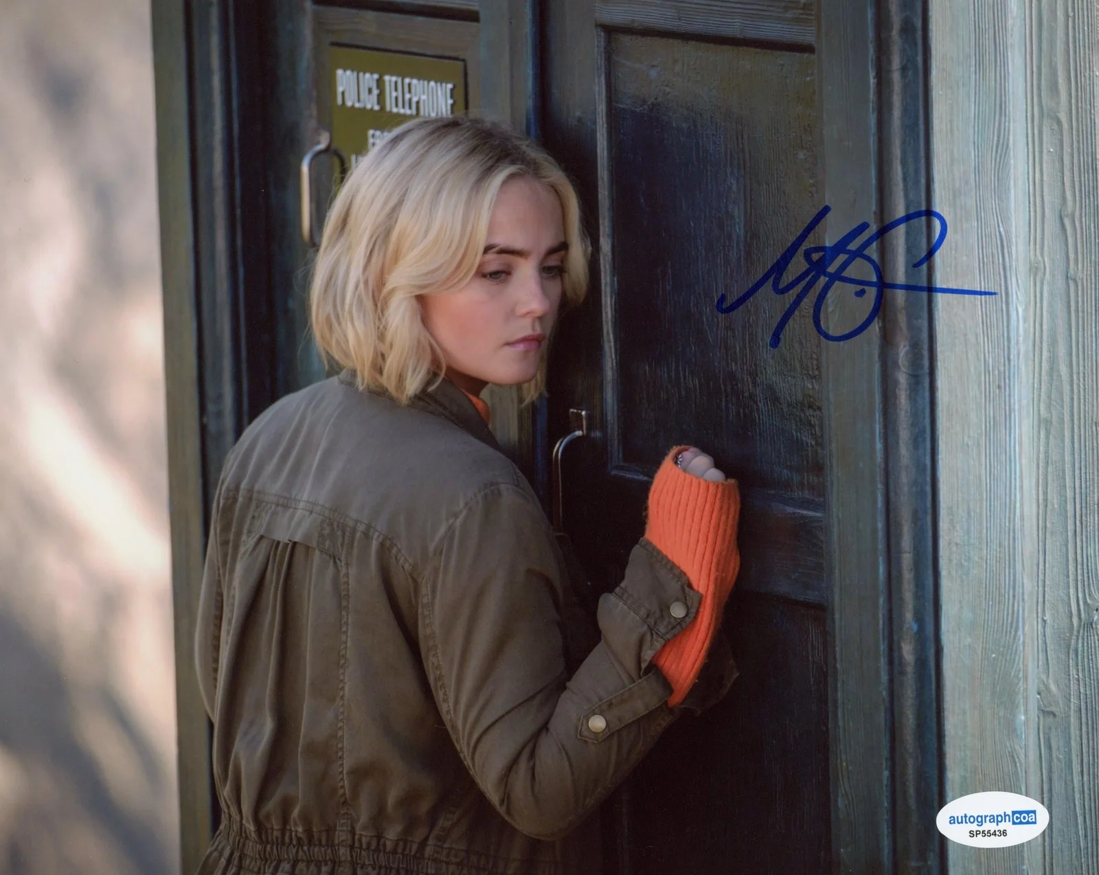 Millie Gibson — Millie Gibson "Doctor Who" AUTOGRAPH Signed 'Ruby Sunday' 8x10 Photo ACOA, изображение 2