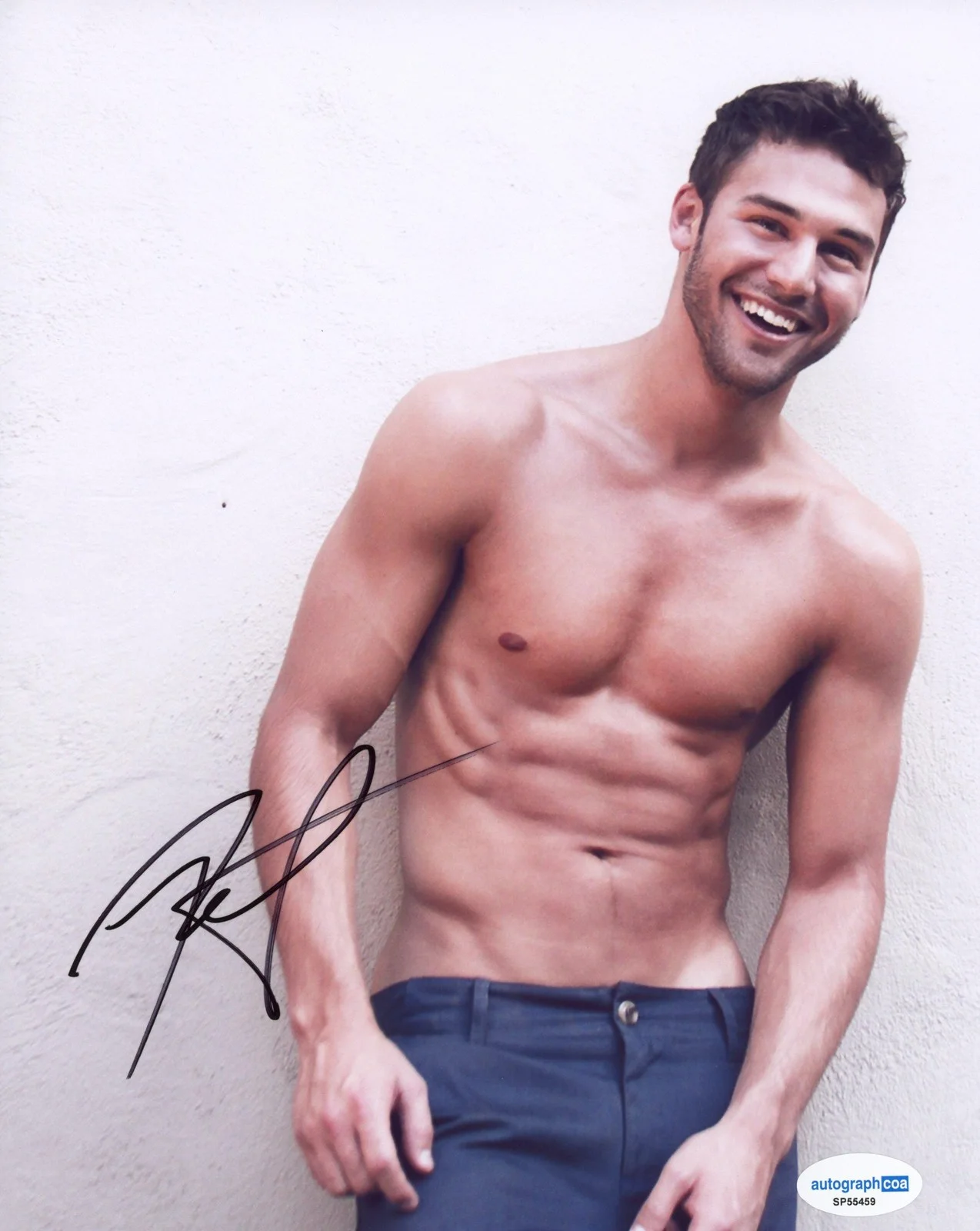 Ryan Guzman — Ryan Guzman "9-1-1-" AUTOGRAPH Signed Autographed Shirtless 8x10 Photo ACOA, изображение 2