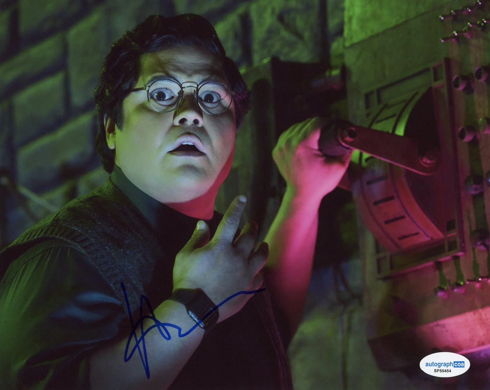 Harvey Guillen — Harvey Guillen "What We Do in the Shadows" AUTOGRAPH Signed 8x10 Photo F ACOA, изображение 2